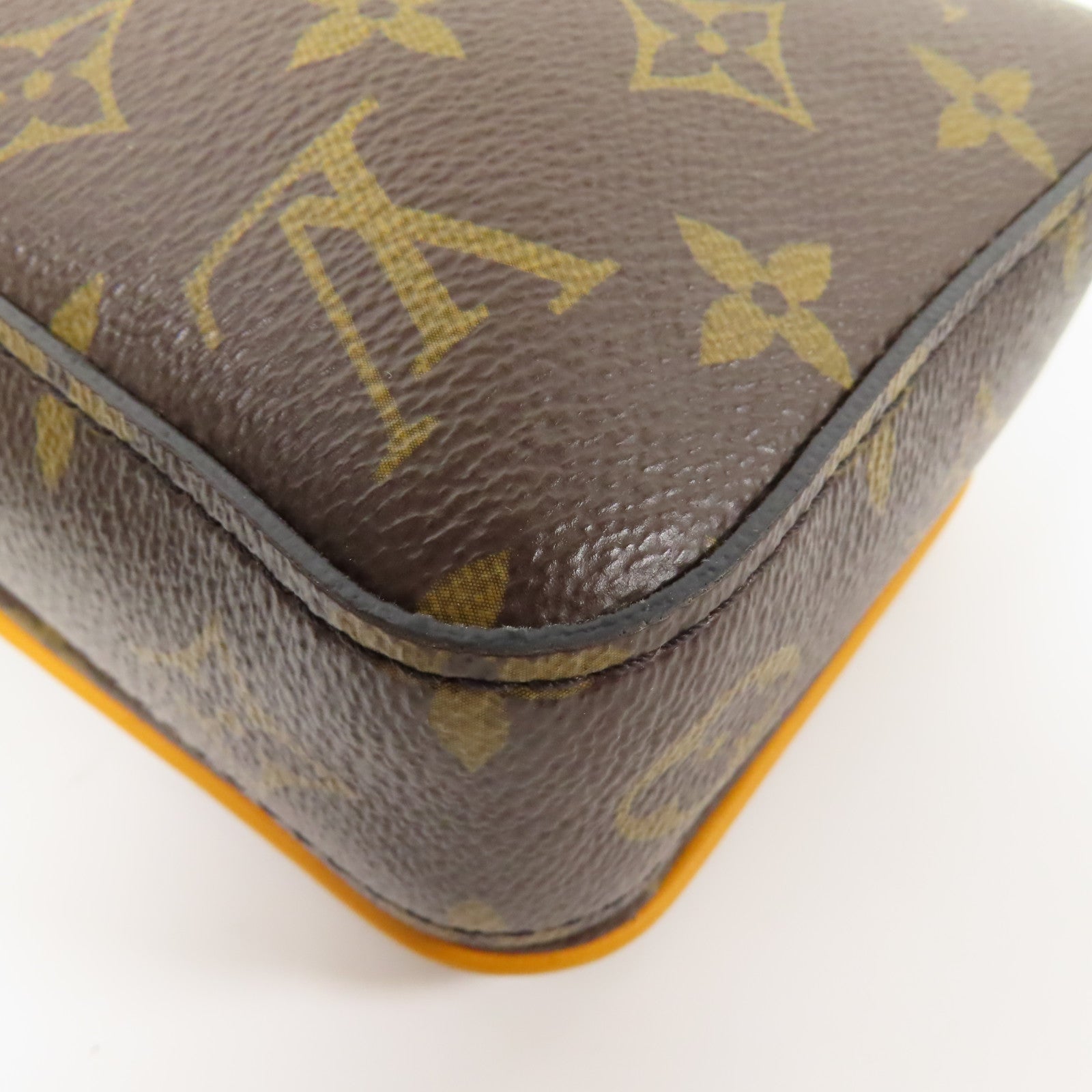 LOUIS VUITTON Monogram S-Lock Vertical Wearable Wallet肩背袋