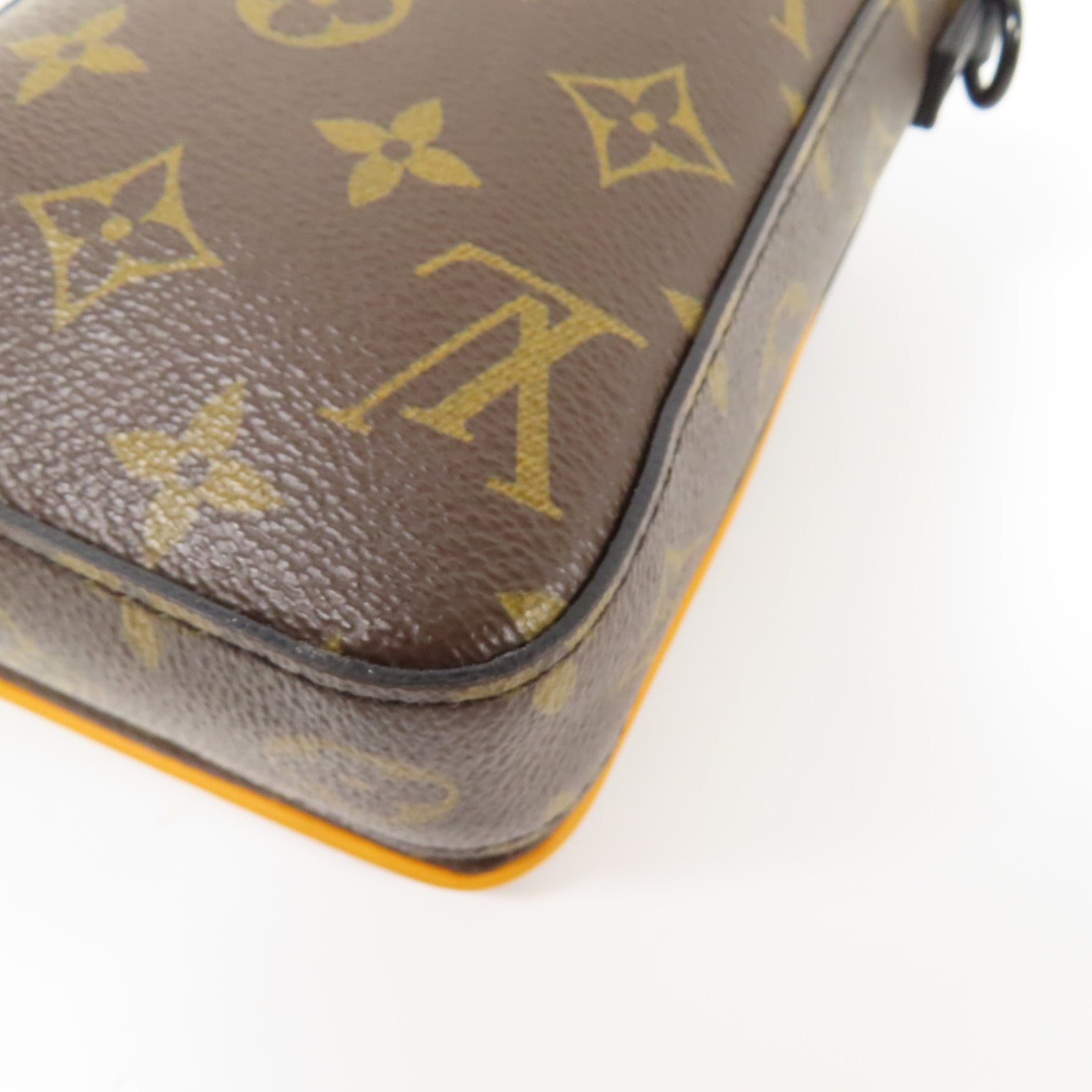 LOUIS VUITTON Monogram S-Lock Vertical Wearable Wallet肩背袋