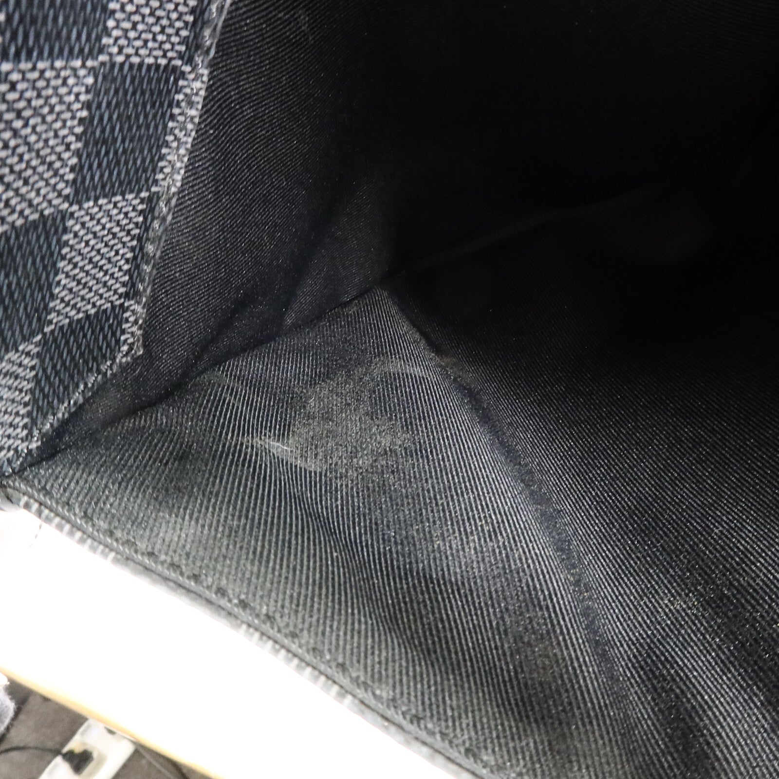 LOUIS VUITTON Damier Graphite District MM肩背袋
