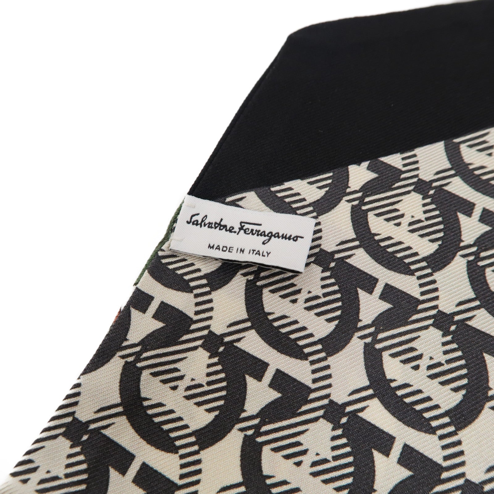 Salvatore Ferragamo 【激減優惠】絲質Scarf絲巾黑色/白色