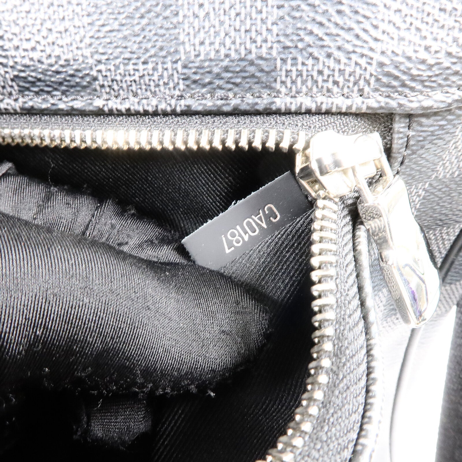 LOUIS VUITTON Damier Graphite District MM肩背袋