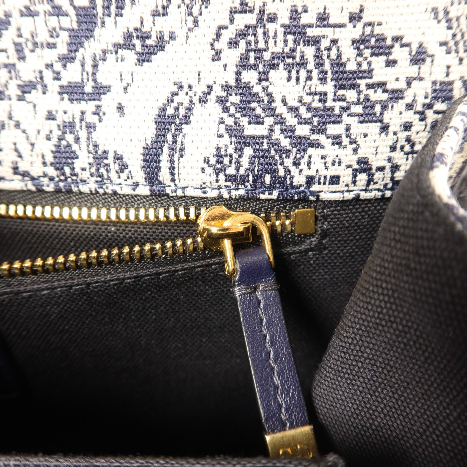 Dior 帆布30 Montaigne Shoulder Bag肩背袋