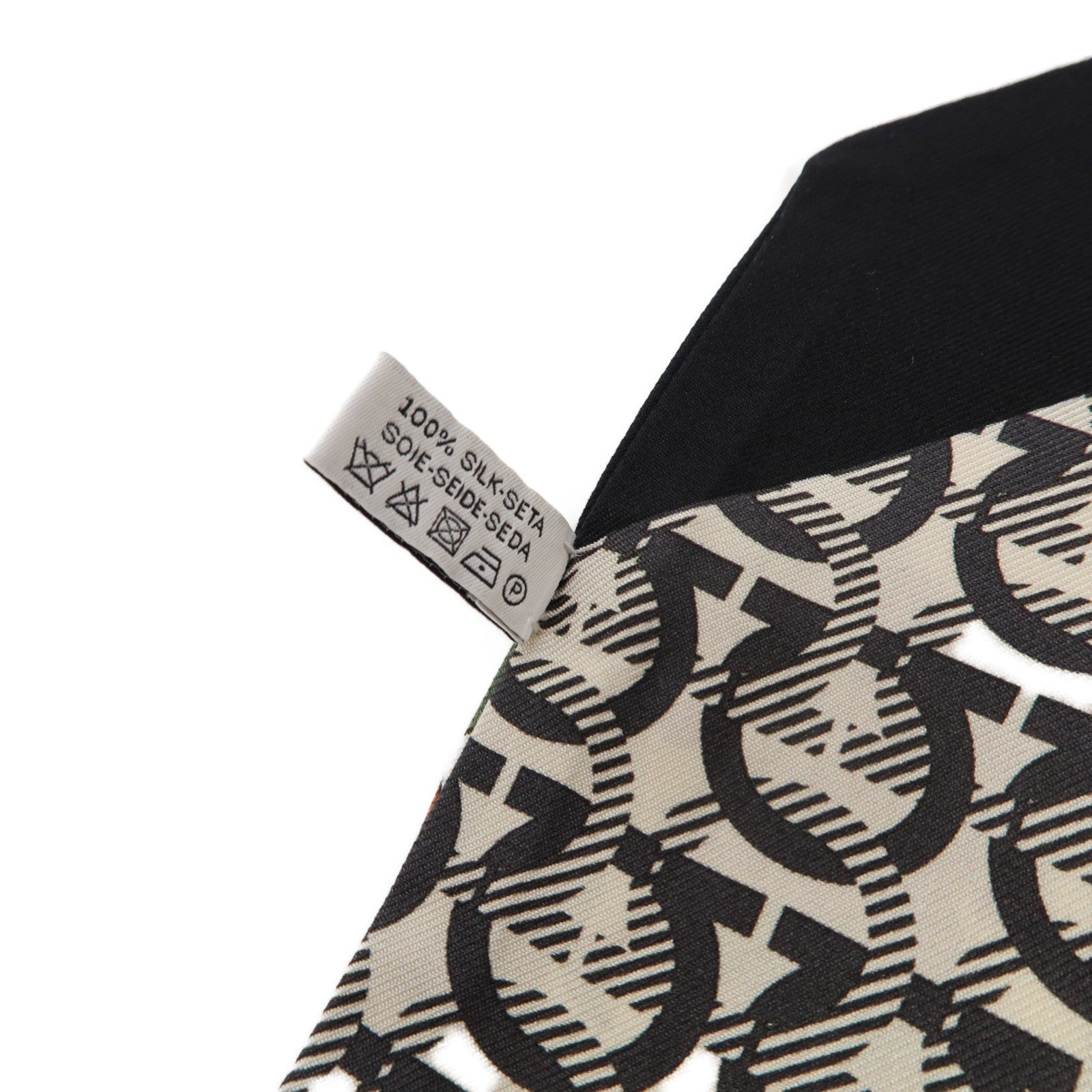 Salvatore Ferragamo 【激減優惠】絲質Scarf絲巾黑色/白色