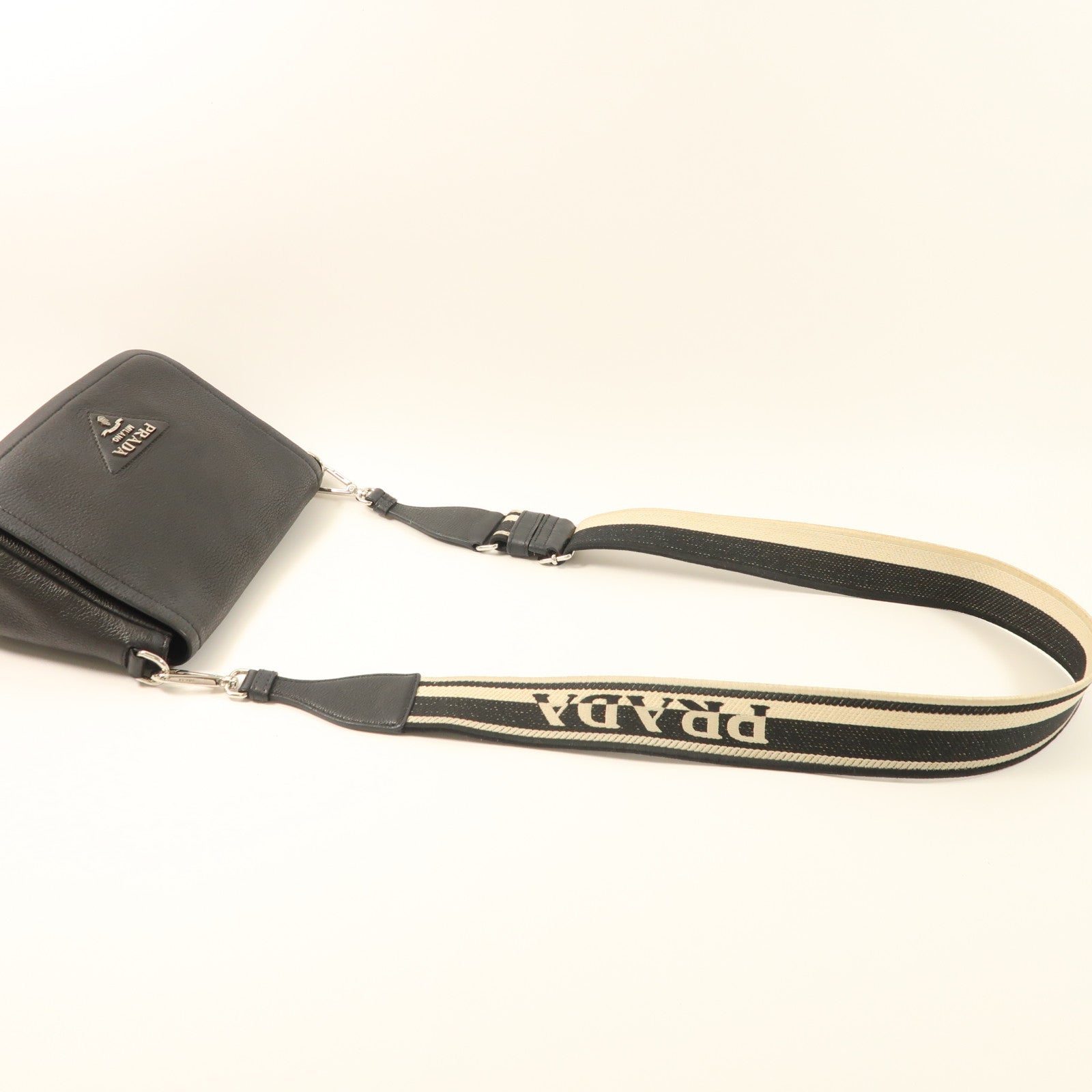 PRADA 牛皮皮革Shoulder Bag銀扣肩背袋