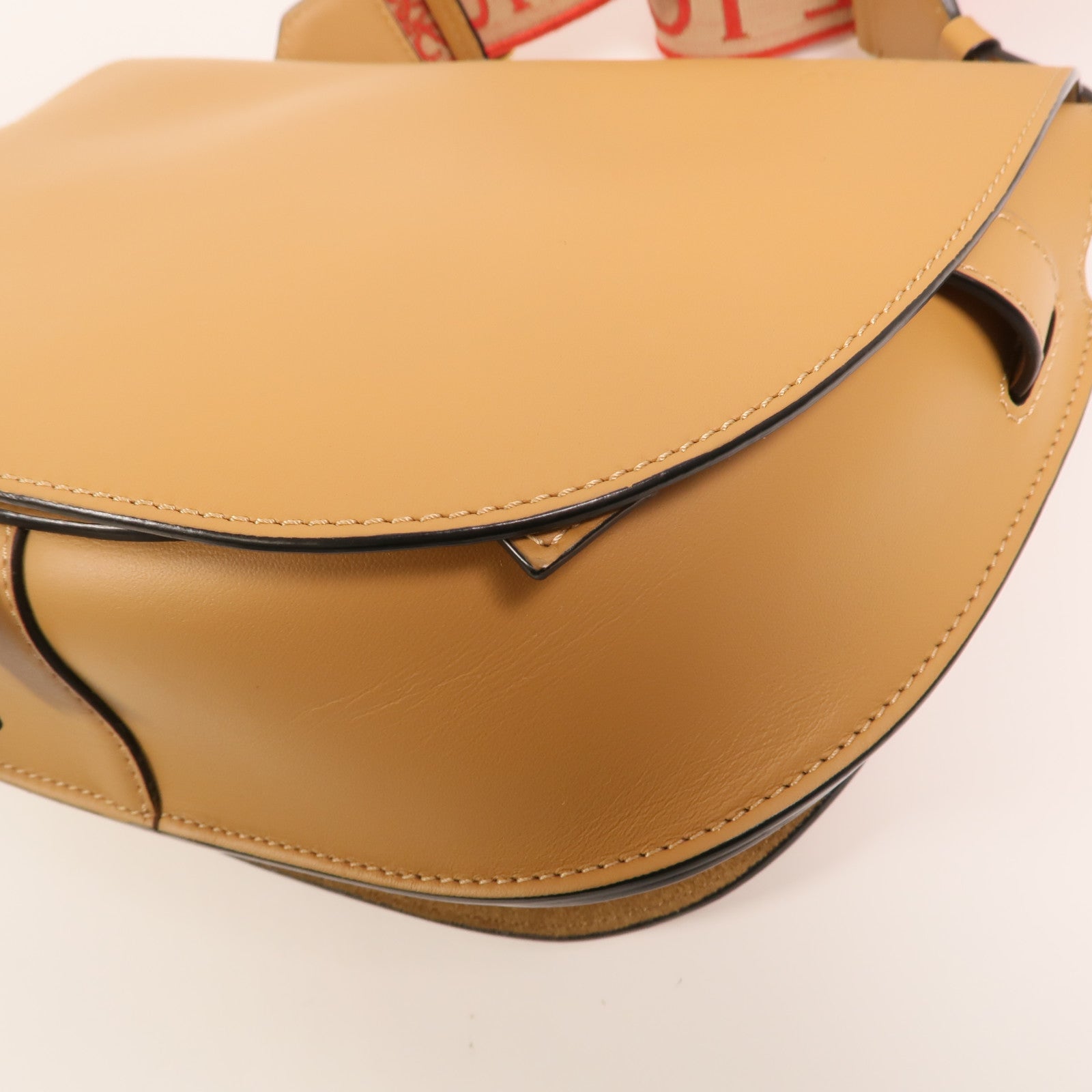 LOEWE 牛皮皮革Gate Small金扣肩背袋