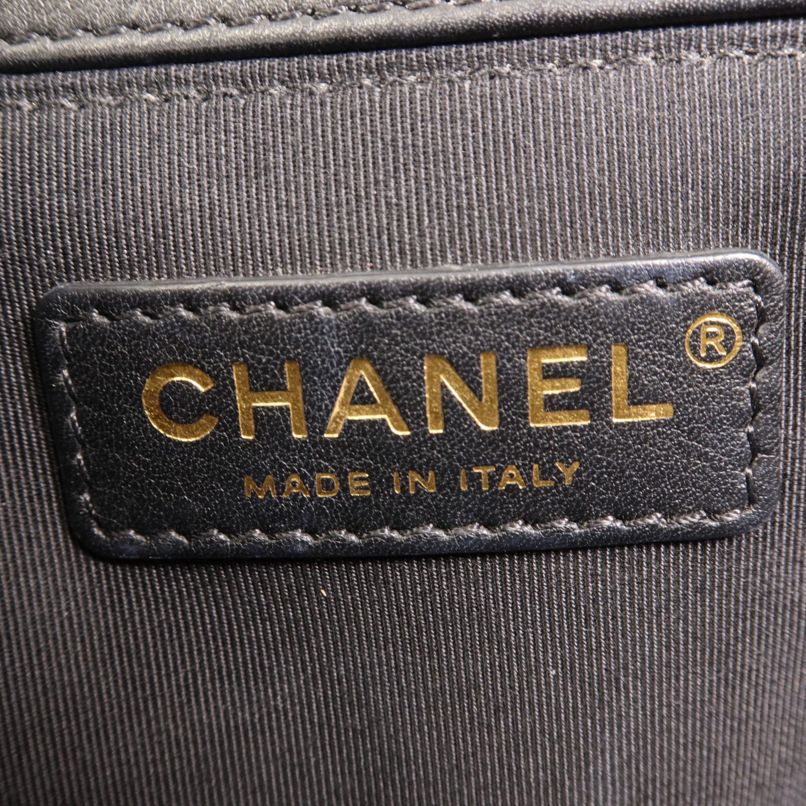 CHANEL 牛皮皮革Boy 25金扣肩背袋
