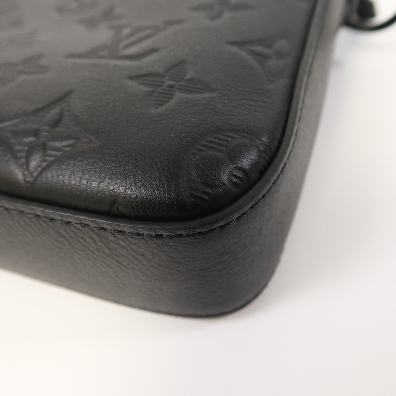 LOUIS VUITTON Monogram Empreinte Trio Messenger肩背袋黑色