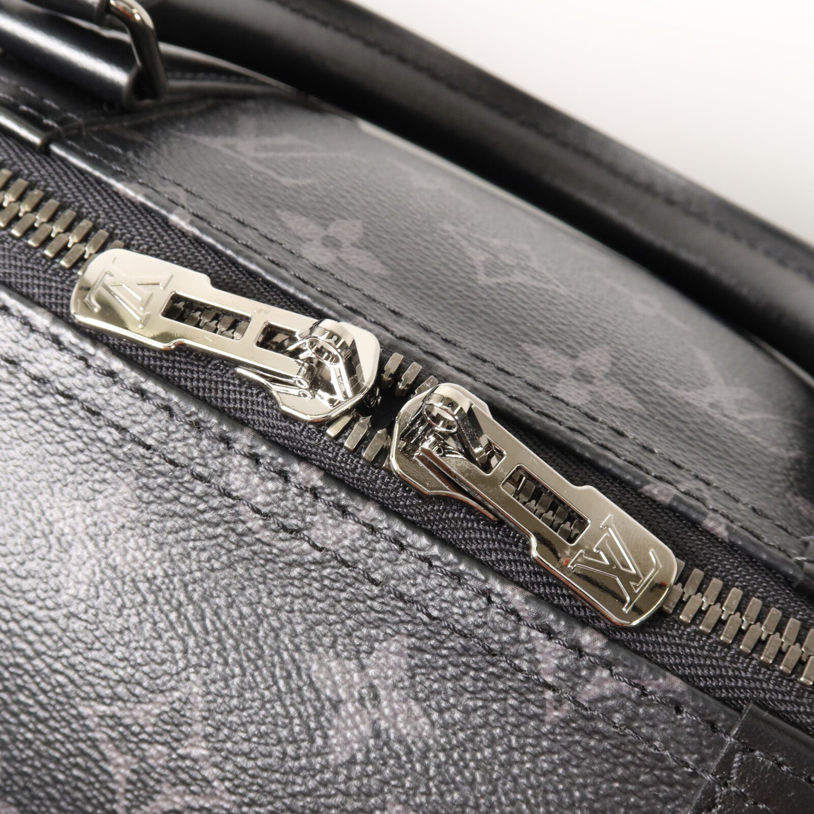 LOUIS VUITTON Monogram Eclipse Keepall Bandouliere 50手挽肩背兩用袋