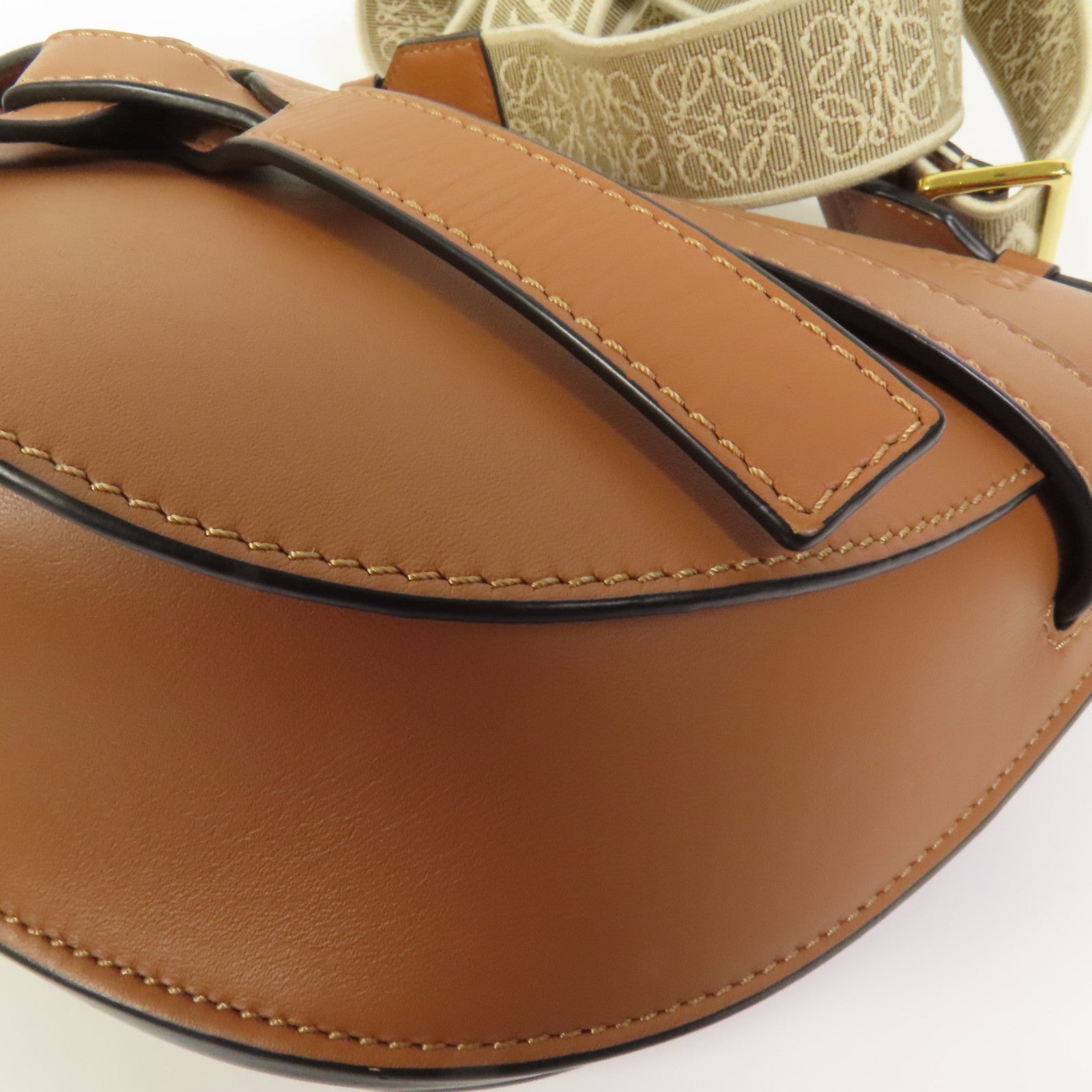 LOEWE 牛皮皮革Small Gate金扣肩背袋