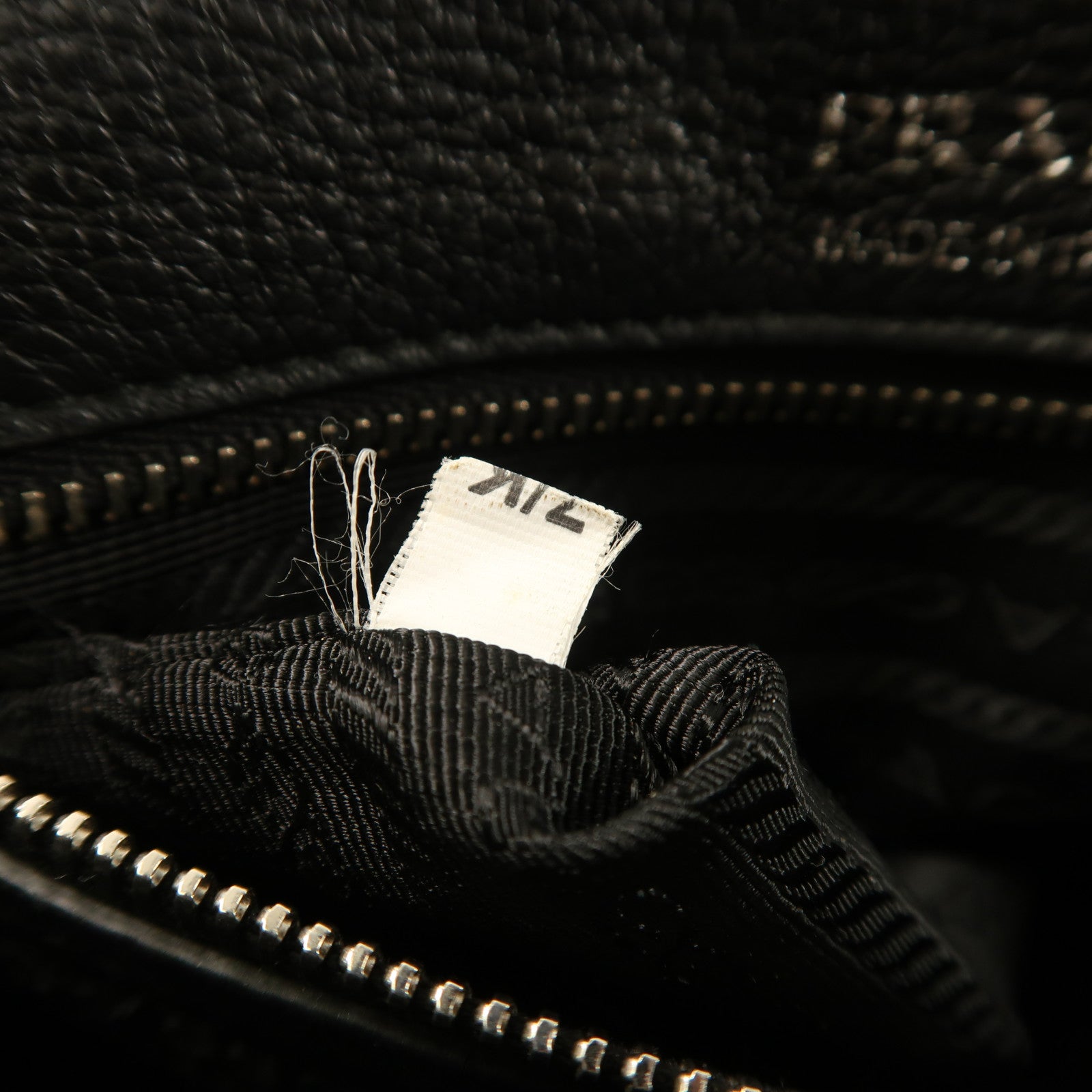 PRADA 牛皮皮革Shoulder Bag銀扣肩背袋