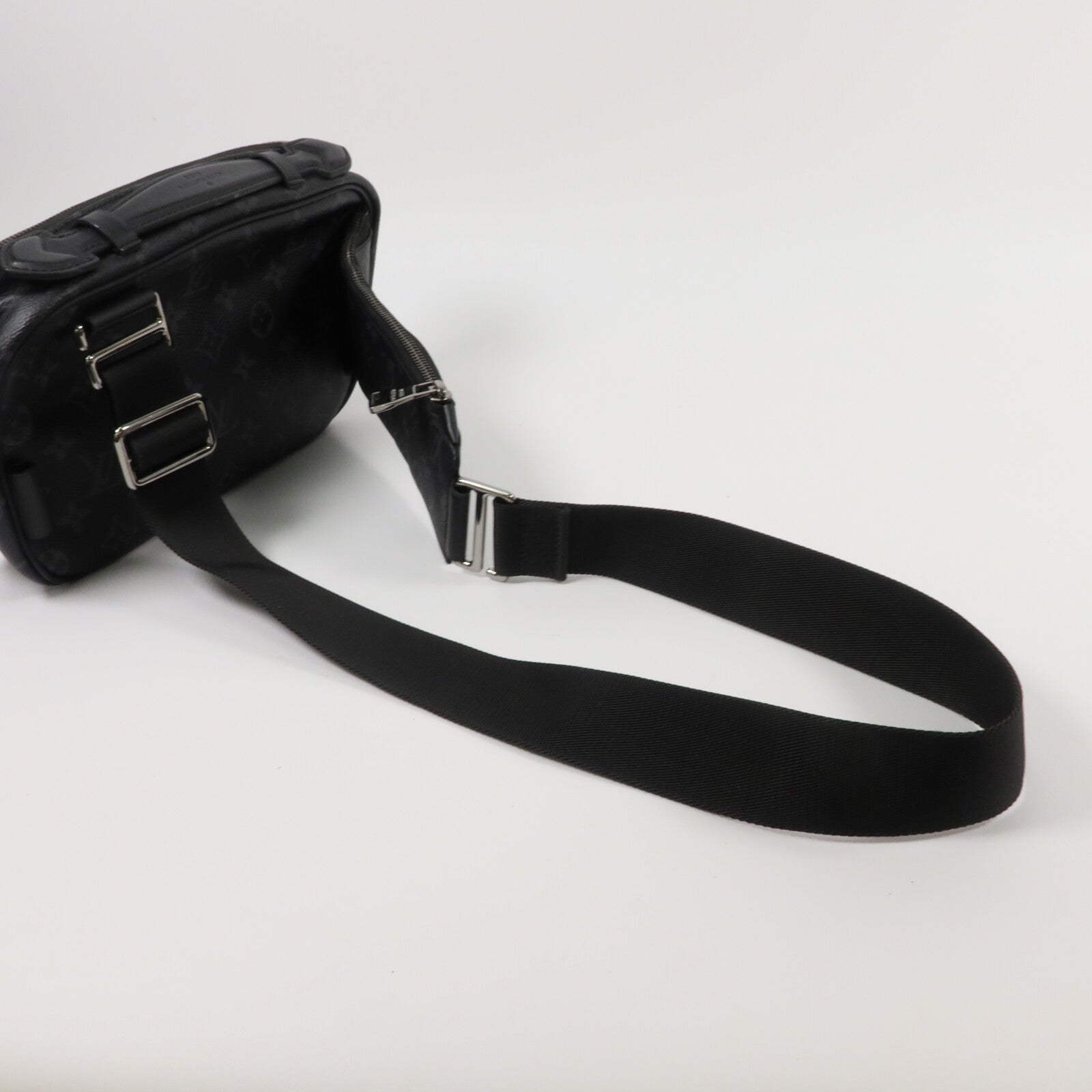 LOUIS VUITTON Monogram Eclipse Bum Bag手挽肩背兩用袋