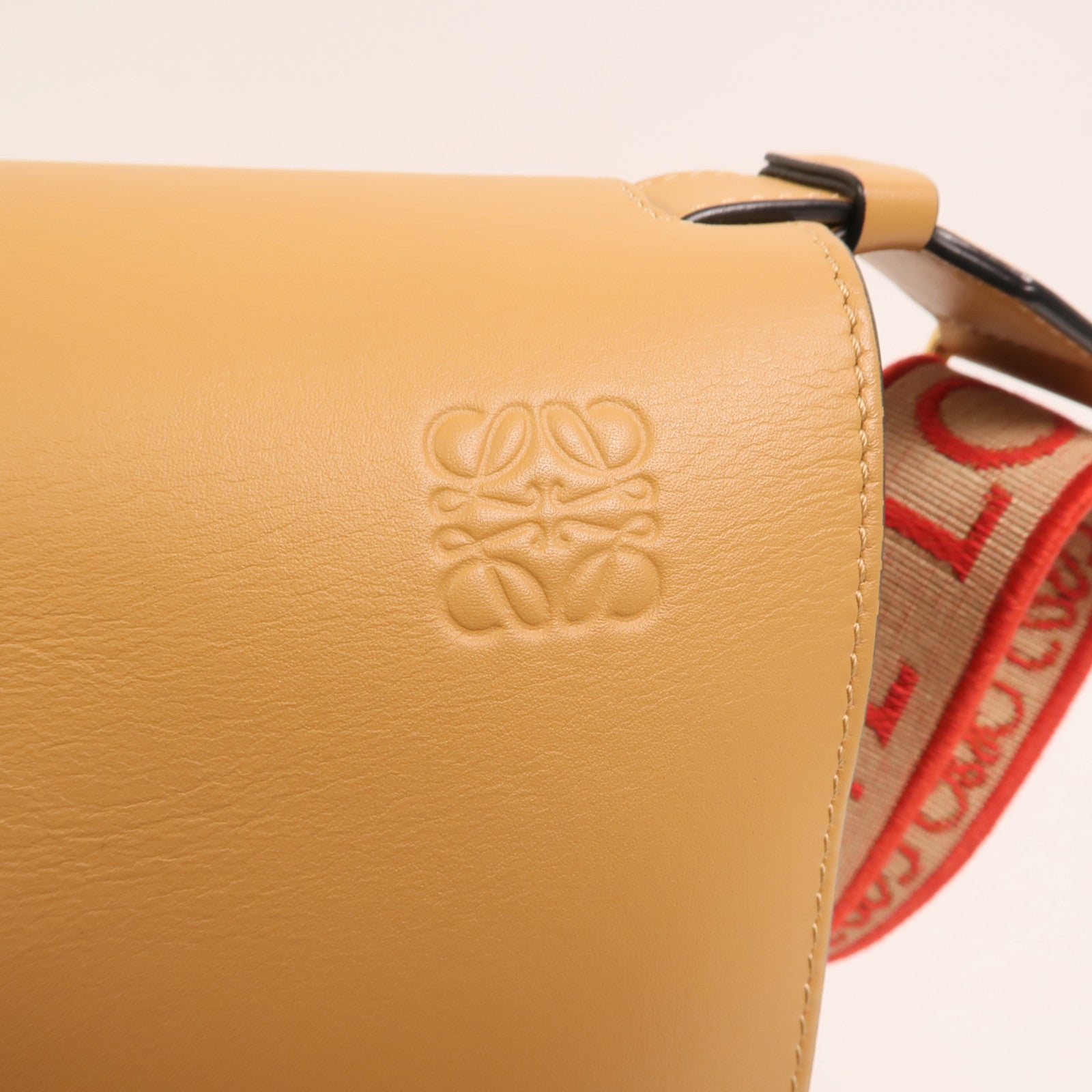 LOEWE 牛皮皮革Gate Small金扣肩背袋
