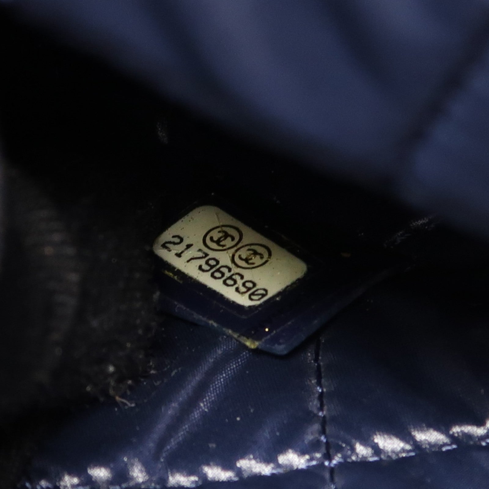 CHANEL 牛皮皮革Clutch金扣手拿包深藍色