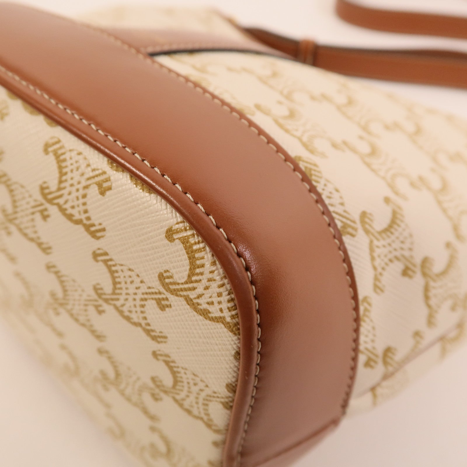 CELINE 塗層帆布Triomphe Bucket Bag Small肩背袋