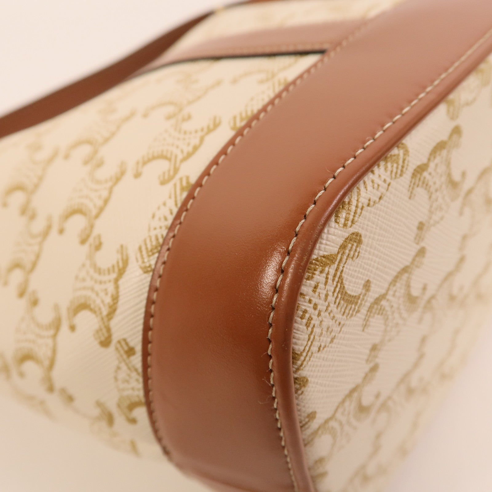 CELINE 塗層帆布Triomphe Bucket Bag Small肩背袋