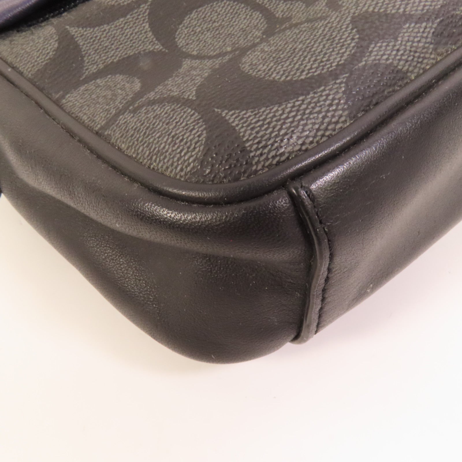 COACH 塗層帆布Sholder Bag銀扣肩背袋