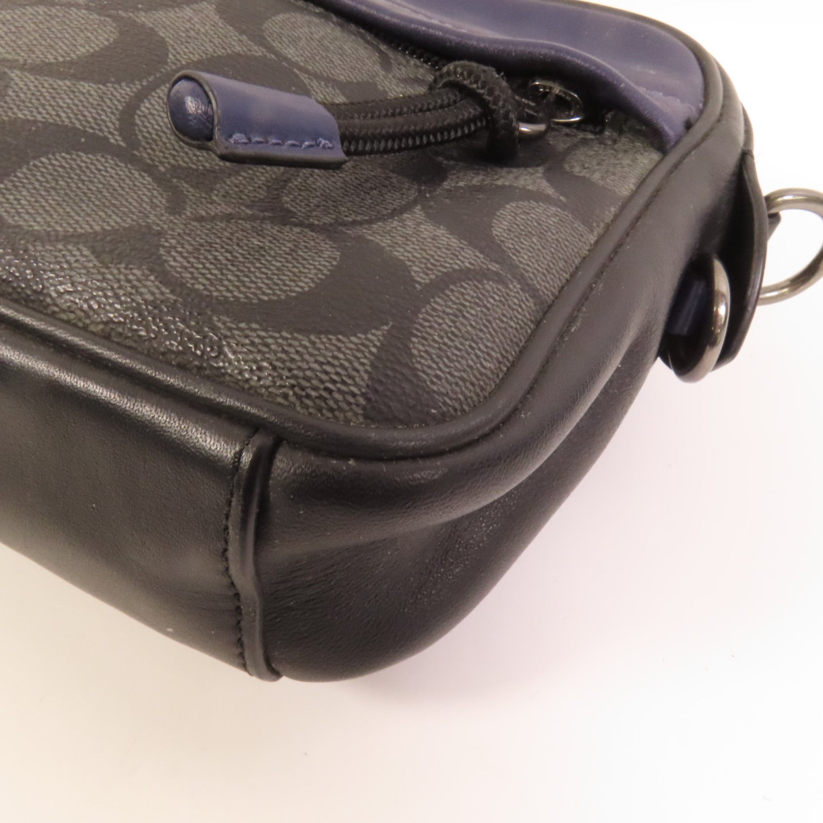 COACH 塗層帆布Sholder Bag銀扣肩背袋