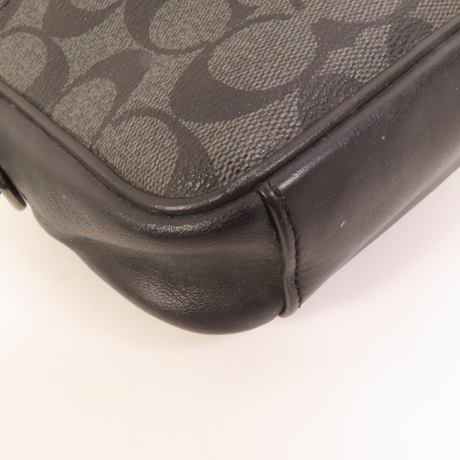 COACH 塗層帆布Sholder Bag銀扣肩背袋