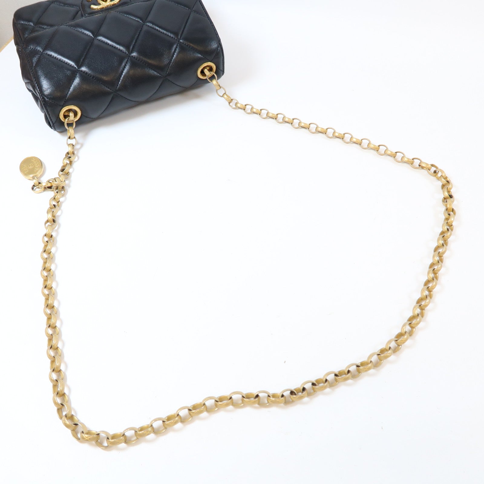 CHANEL 菱格羊皮皮革Medalion Flap金扣鏈帶肩背袋黑色