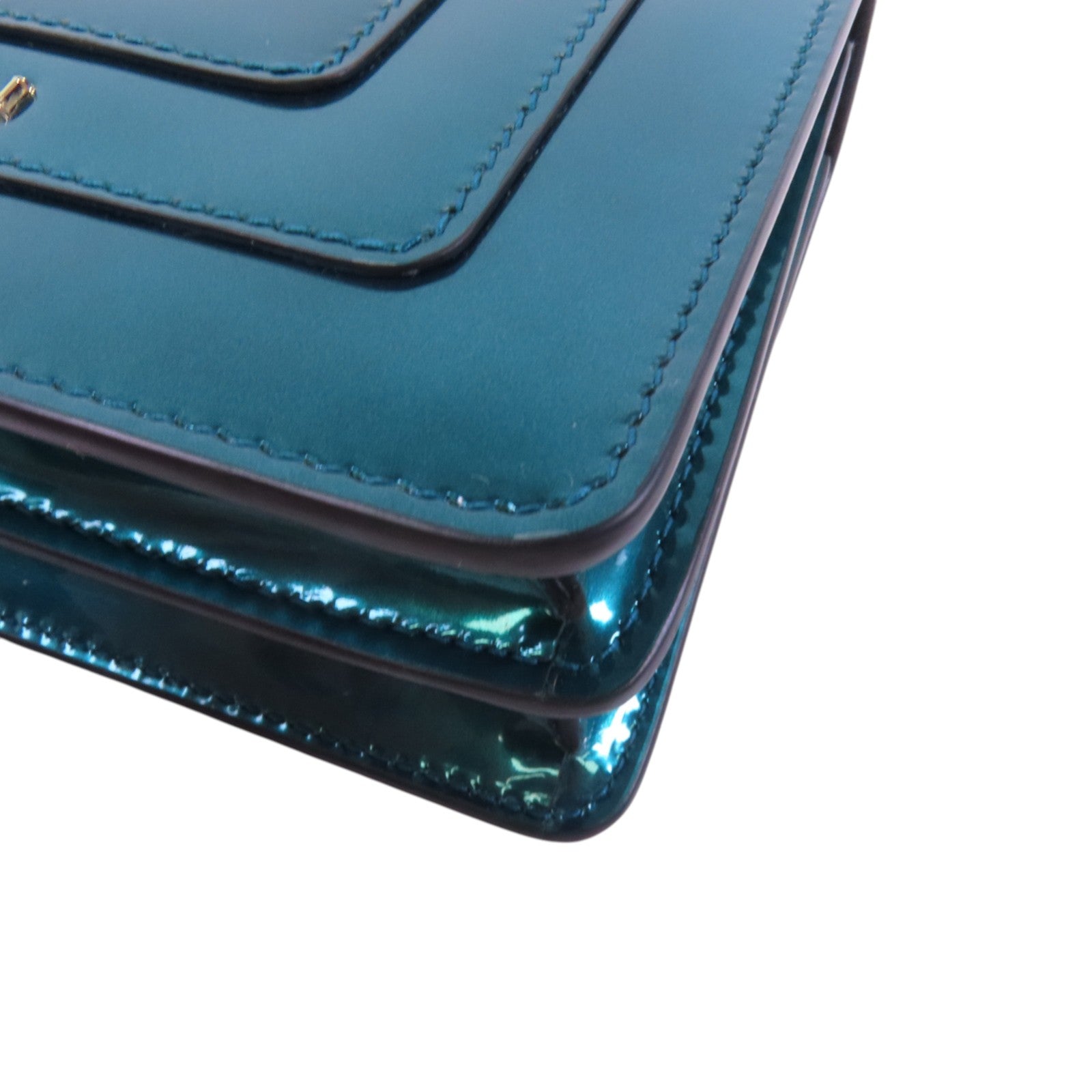 BVLGARI 漆皮皮革Serpenti Forever Mini Bag金扣鏈帶肩背袋