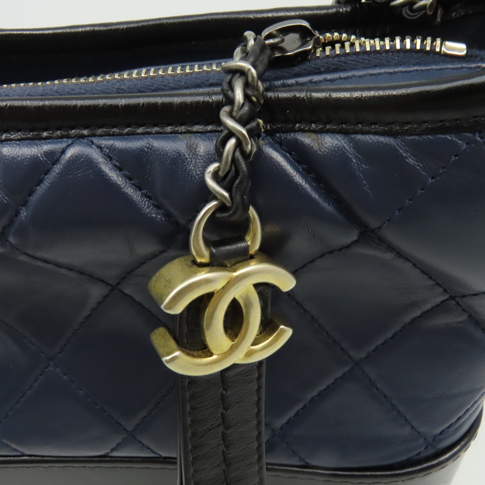 CHANEL 【激減優惠】菱格牛皮皮革Gabrielle Mini Chain Shoulder Bag金扣鏈帶肩背袋寶藍色/黑色