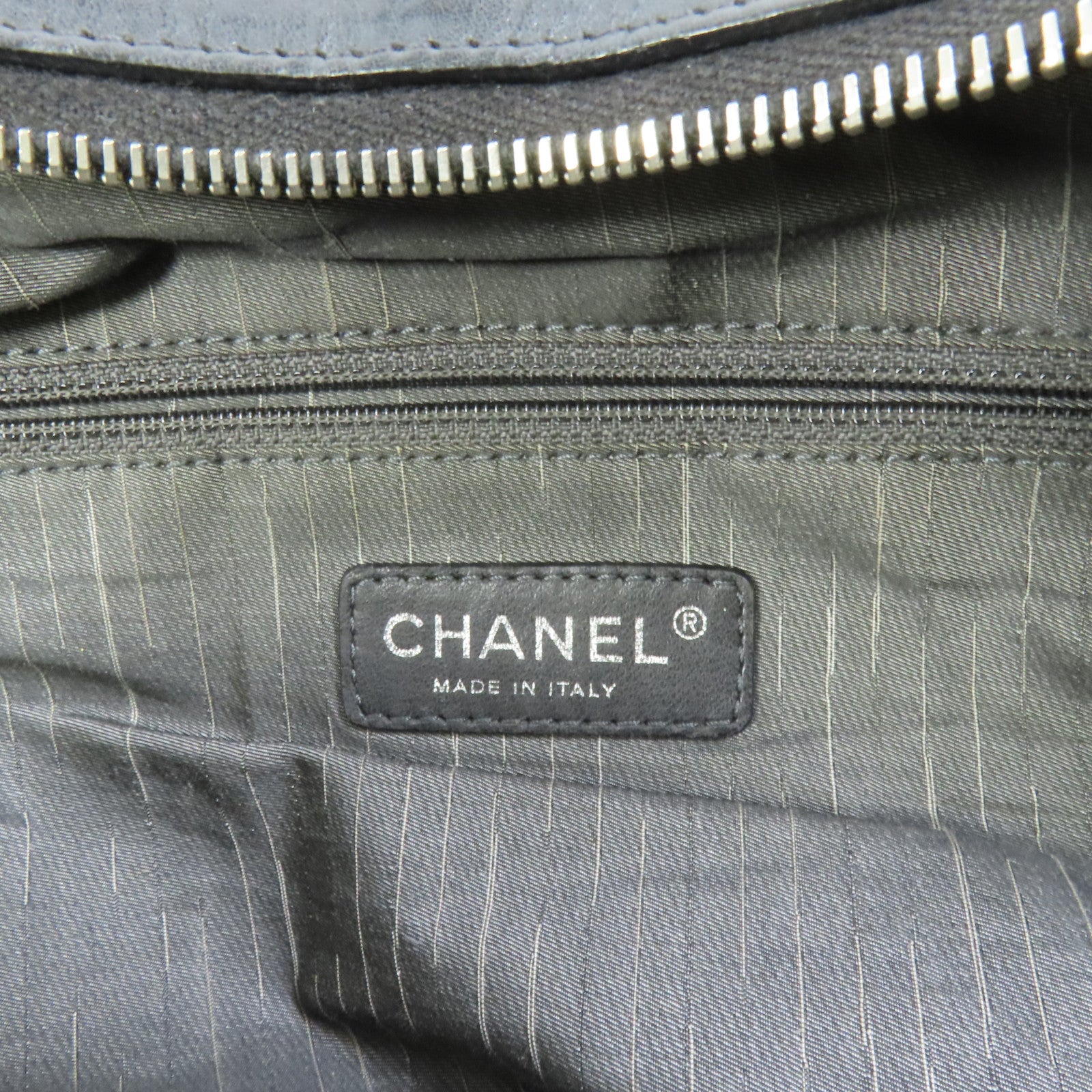 CHANEL 牛皮皮革Shoulder Bag銀扣肩背袋