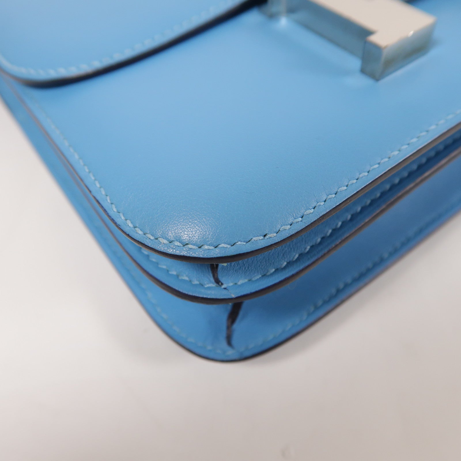 HERMES Swift皮革Constance Mini銀扣肩背袋Bleu du Nord