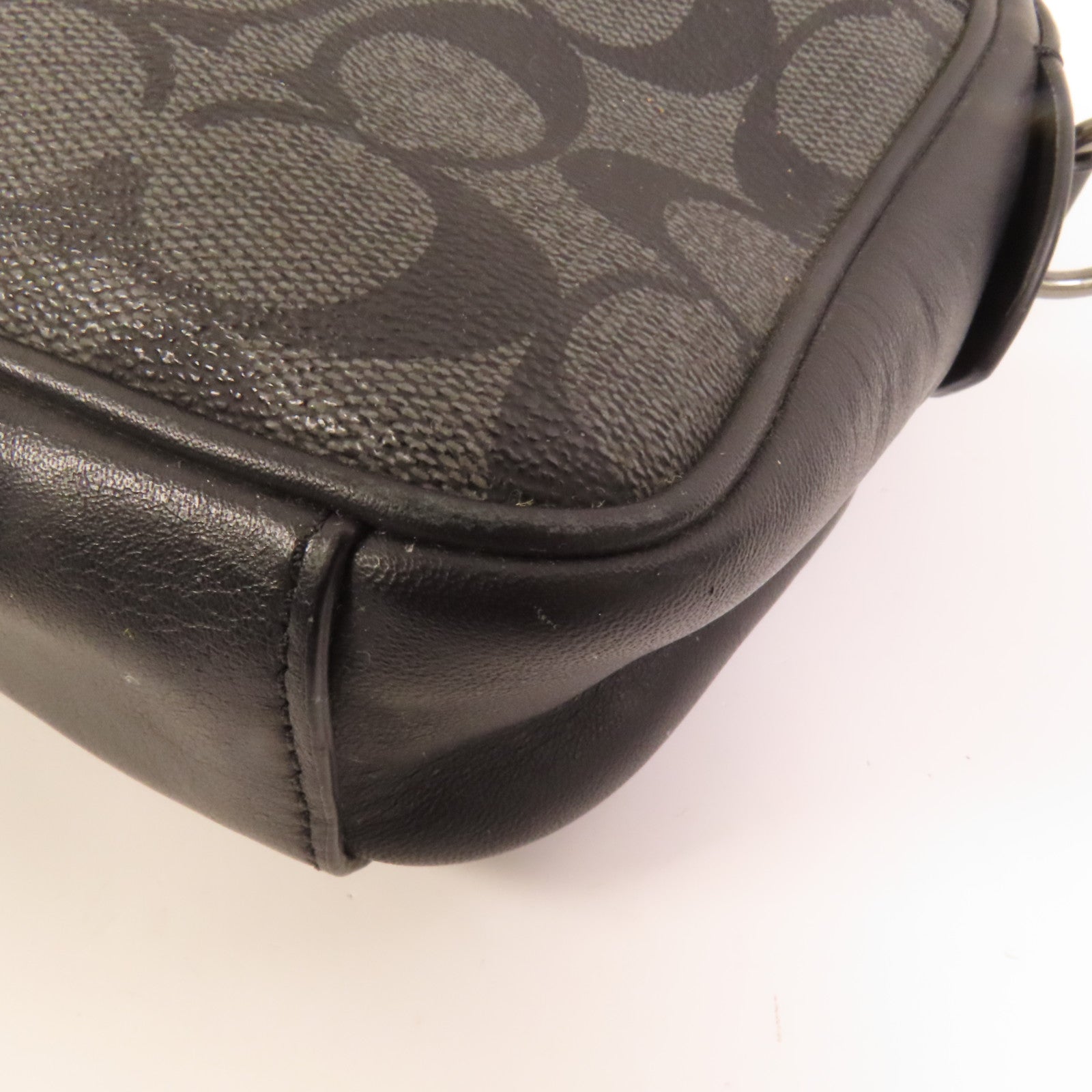 COACH 塗層帆布Sholder Bag銀扣肩背袋