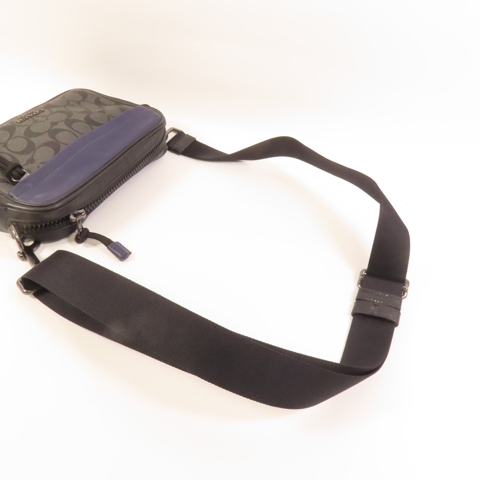 COACH 塗層帆布Sholder Bag銀扣肩背袋