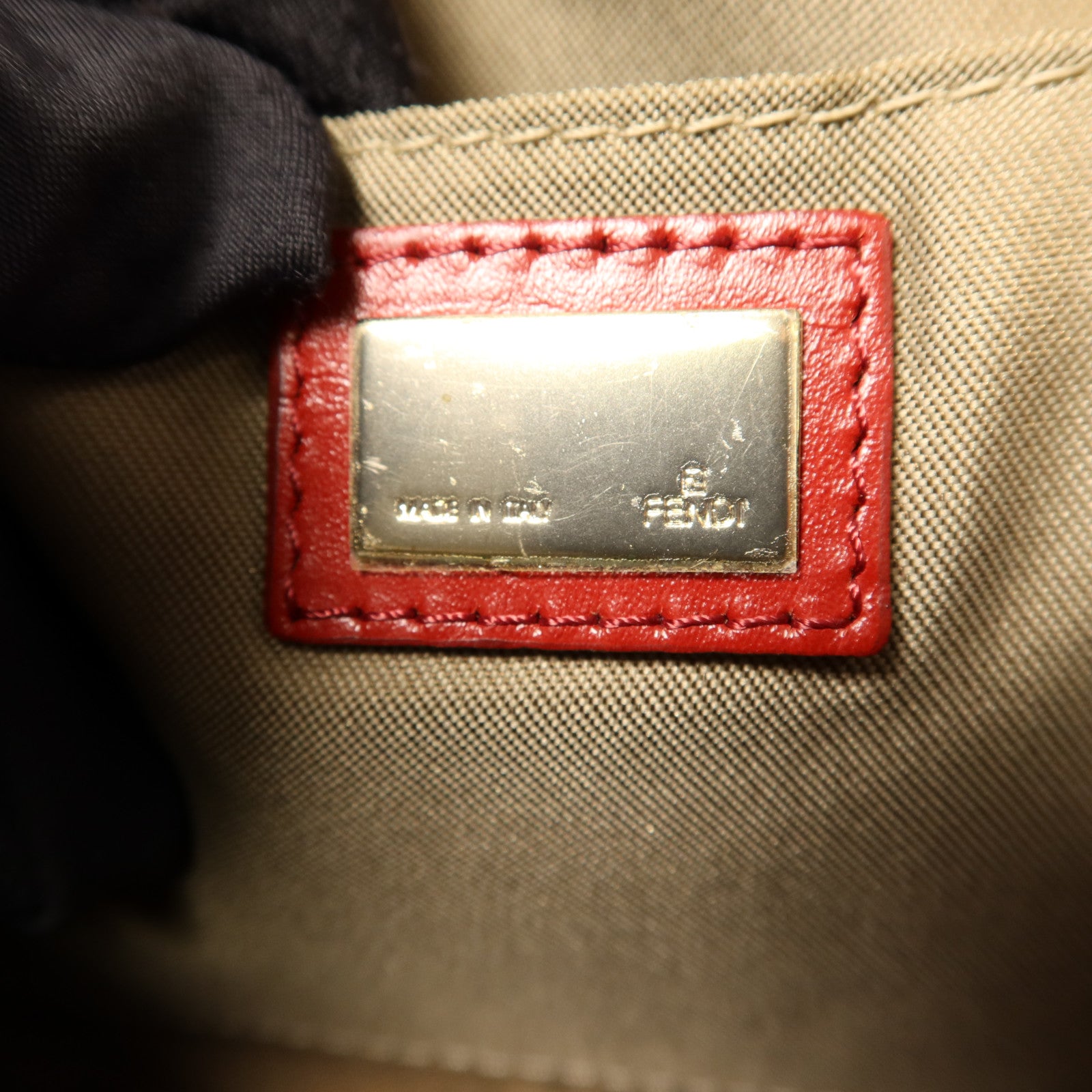 FENDI 帆布Shoulder Bag金扣肩背袋