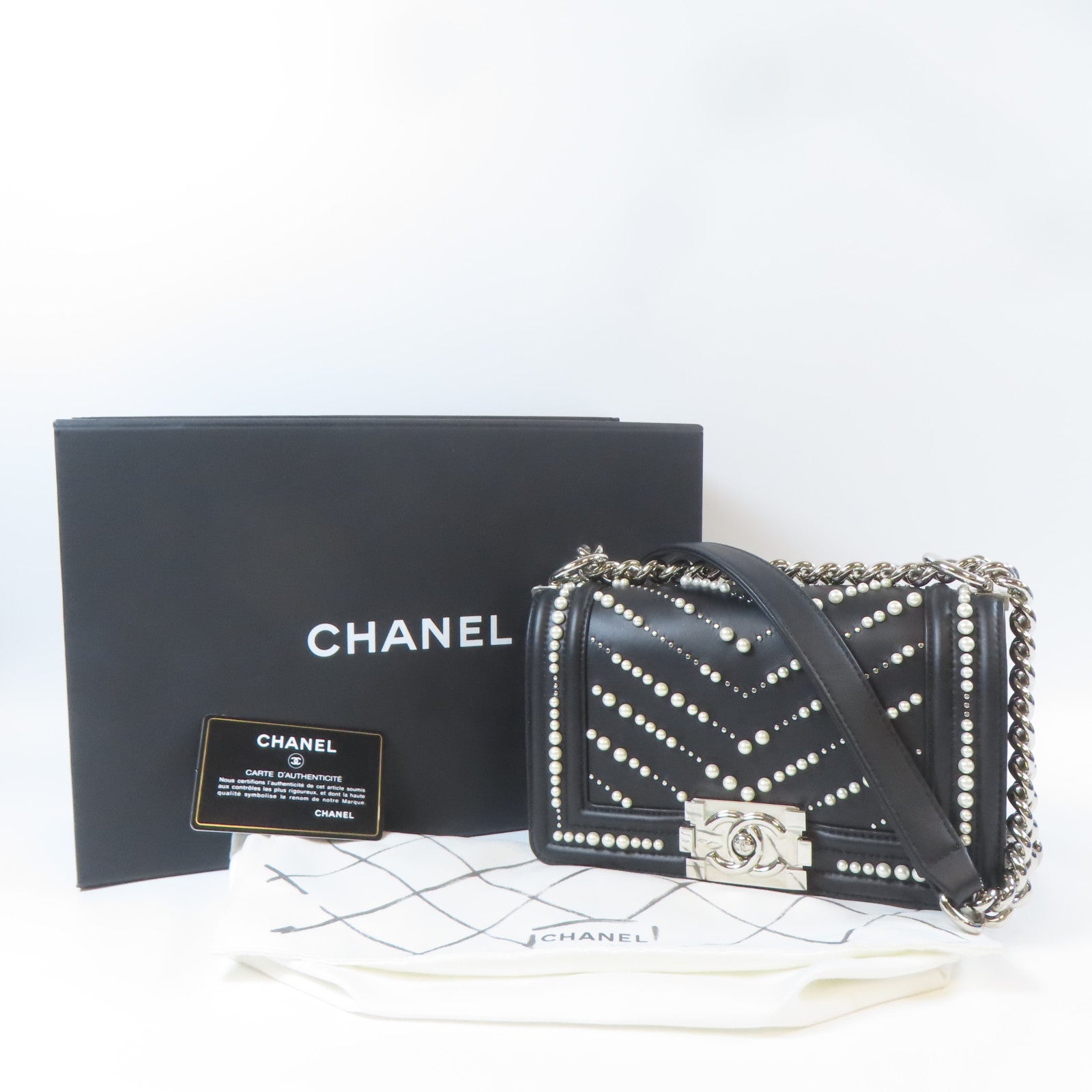 CHANEL 羊皮皮革Boy Chanel 20銀扣鏈帶肩背袋黑色