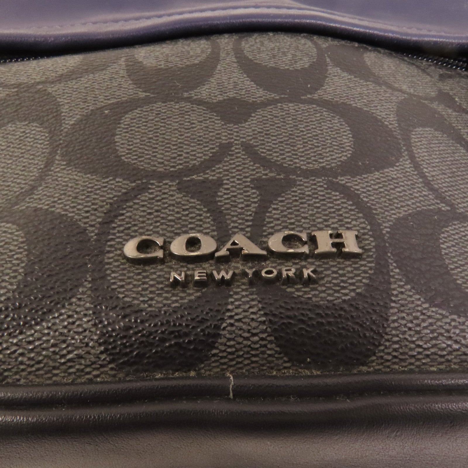 COACH 塗層帆布Sholder Bag銀扣肩背袋