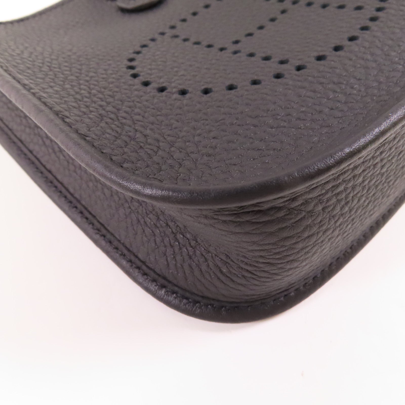 HERMES Clemence皮革Mini Evelyne TPM銀扣肩背袋Noir