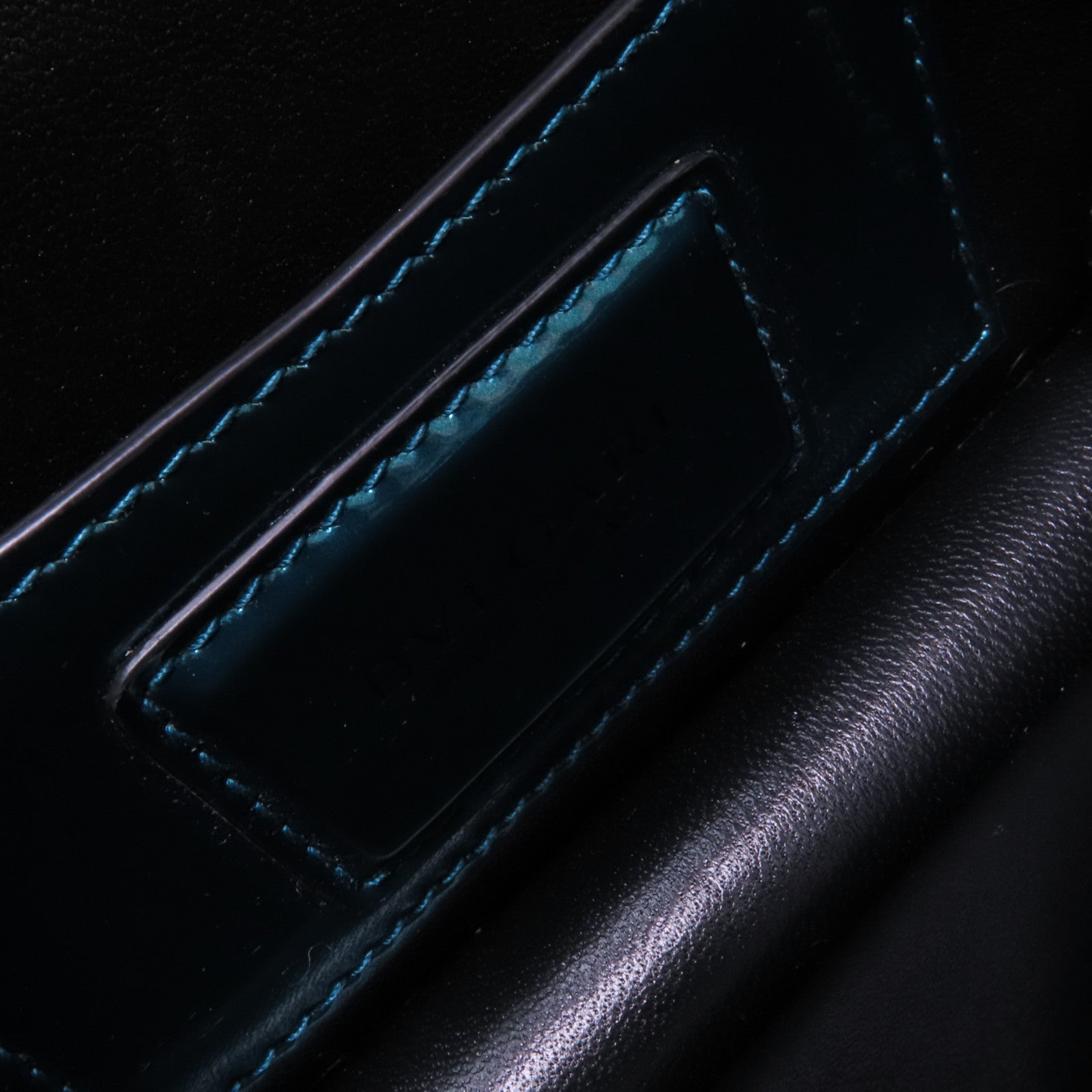 BVLGARI 漆皮皮革Serpenti Forever Mini Bag金扣鏈帶肩背袋