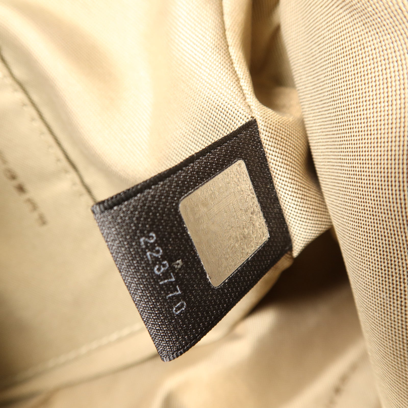 FENDI 帆布Shoulder Bag金扣肩背袋