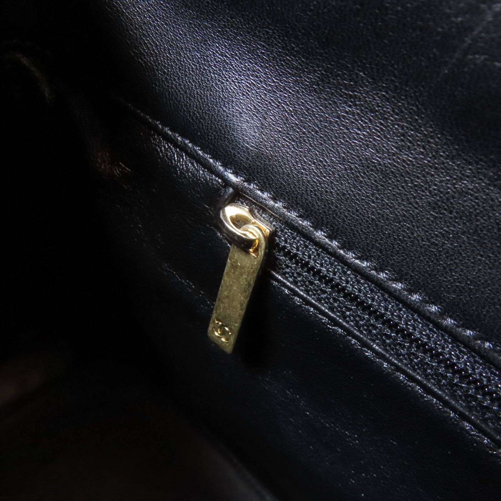 CHANEL 菱格羊皮皮革Chain Tote金扣鏈帶肩背袋黑色