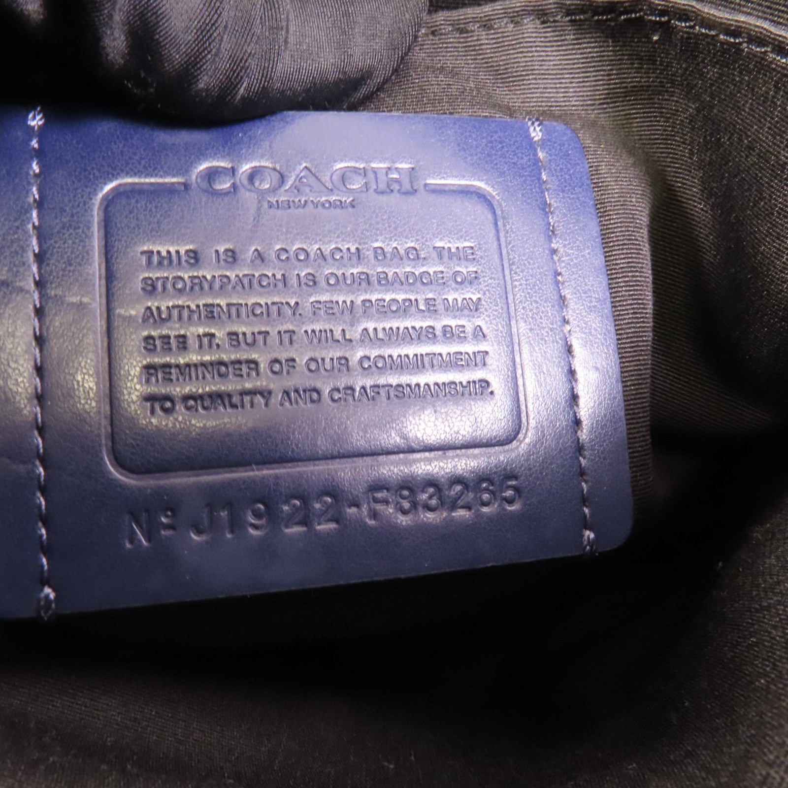 COACH 塗層帆布Sholder Bag銀扣肩背袋