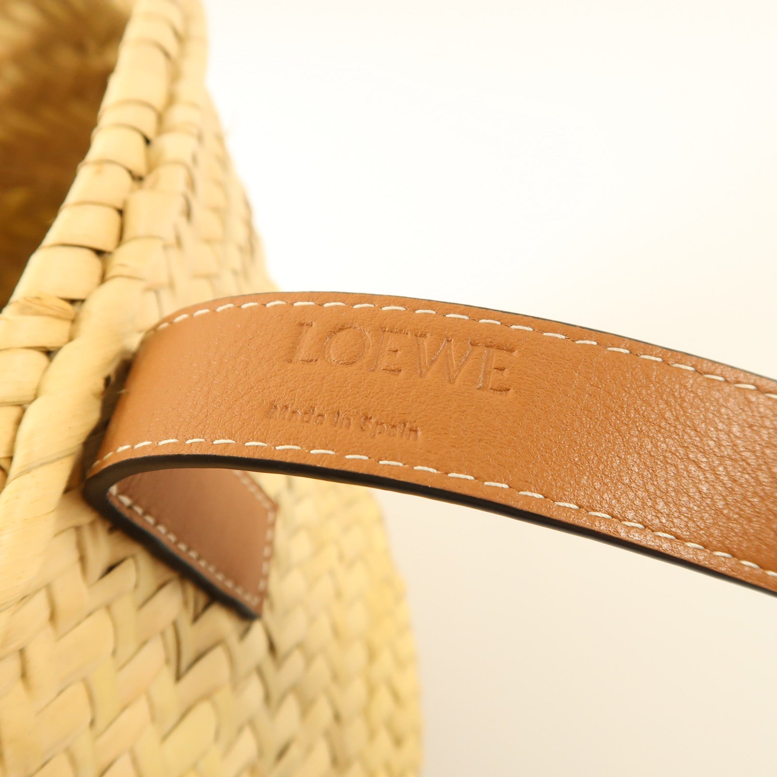 LOEWE Raffia Leather Trimmed Basket Bag銀扣肩背袋