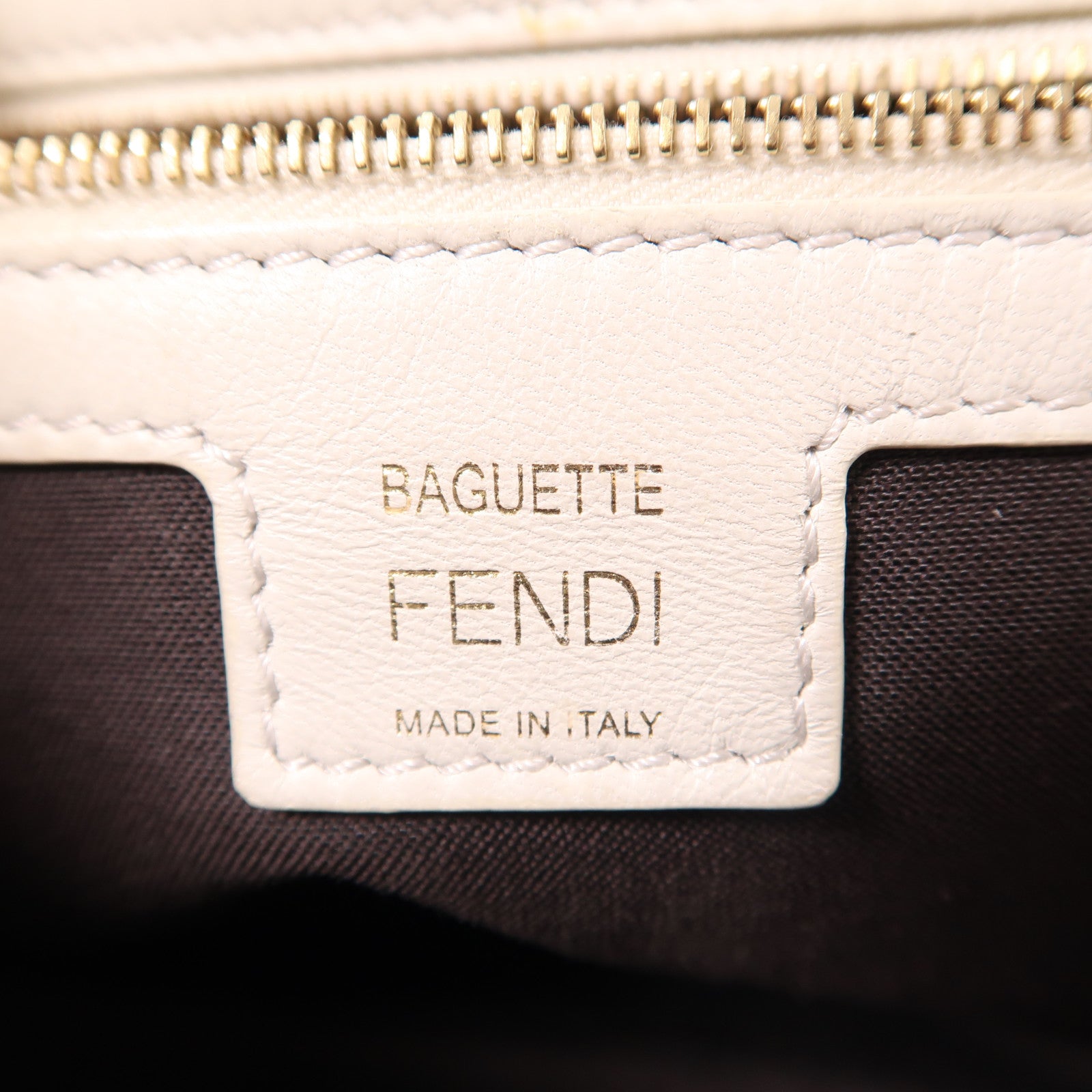 FENDI 牛皮皮革Baguette Bag金扣手挽肩背兩用袋白色