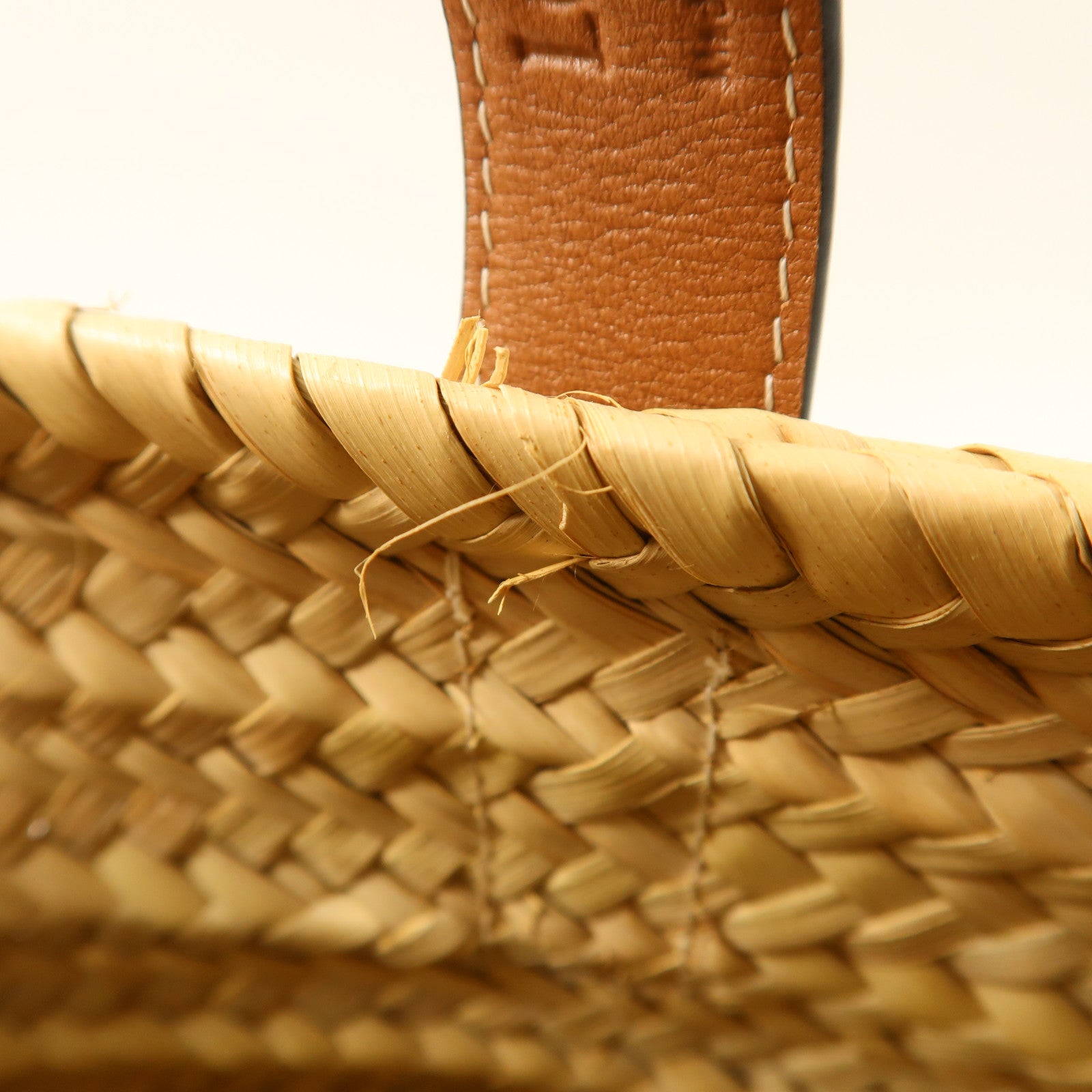 LOEWE Raffia Leather Trimmed Basket Bag銀扣肩背袋