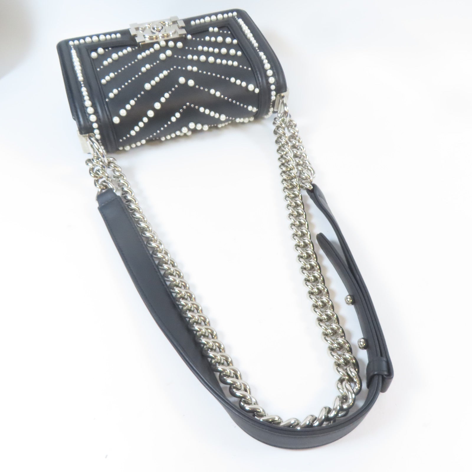 CHANEL 羊皮皮革Boy Chanel 20銀扣鏈帶肩背袋黑色