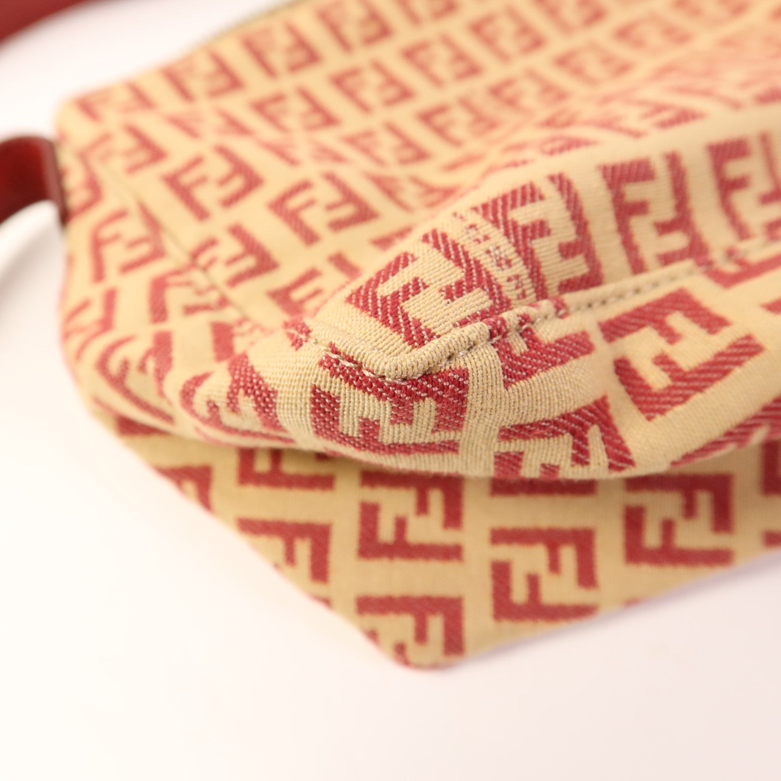 FENDI 帆布Shoulder Bag金扣肩背袋