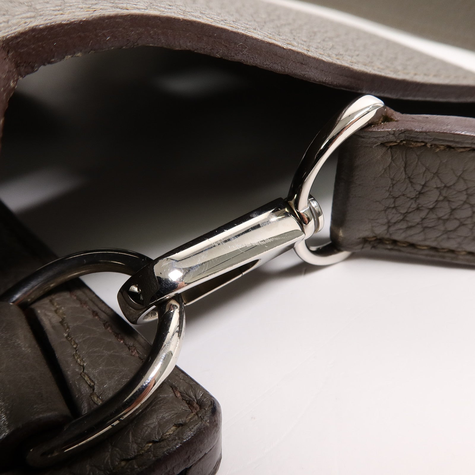 HERMES Togo皮革Jypsiere 28肩背袋Etain