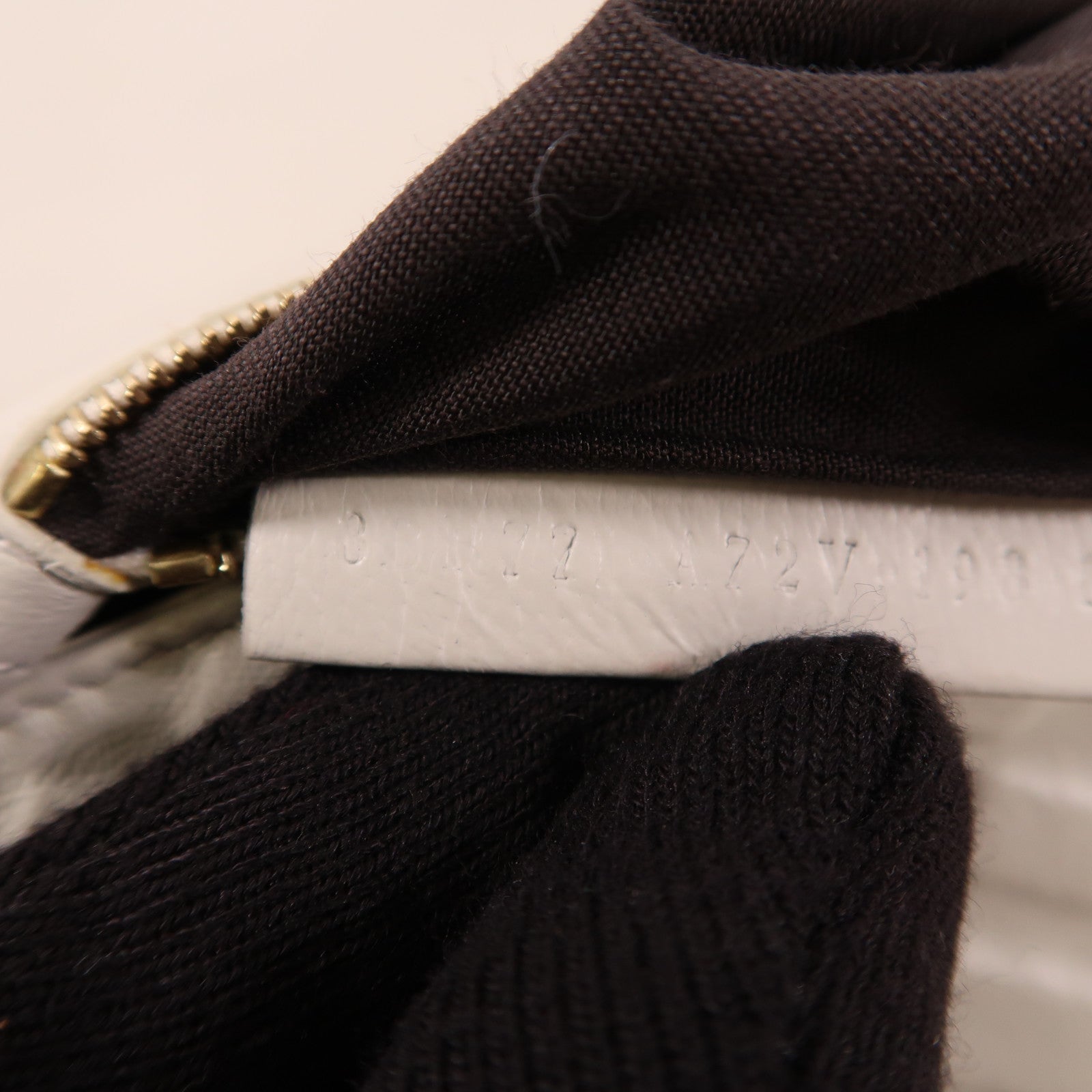 FENDI 牛皮皮革Baguette Bag金扣手挽肩背兩用袋白色