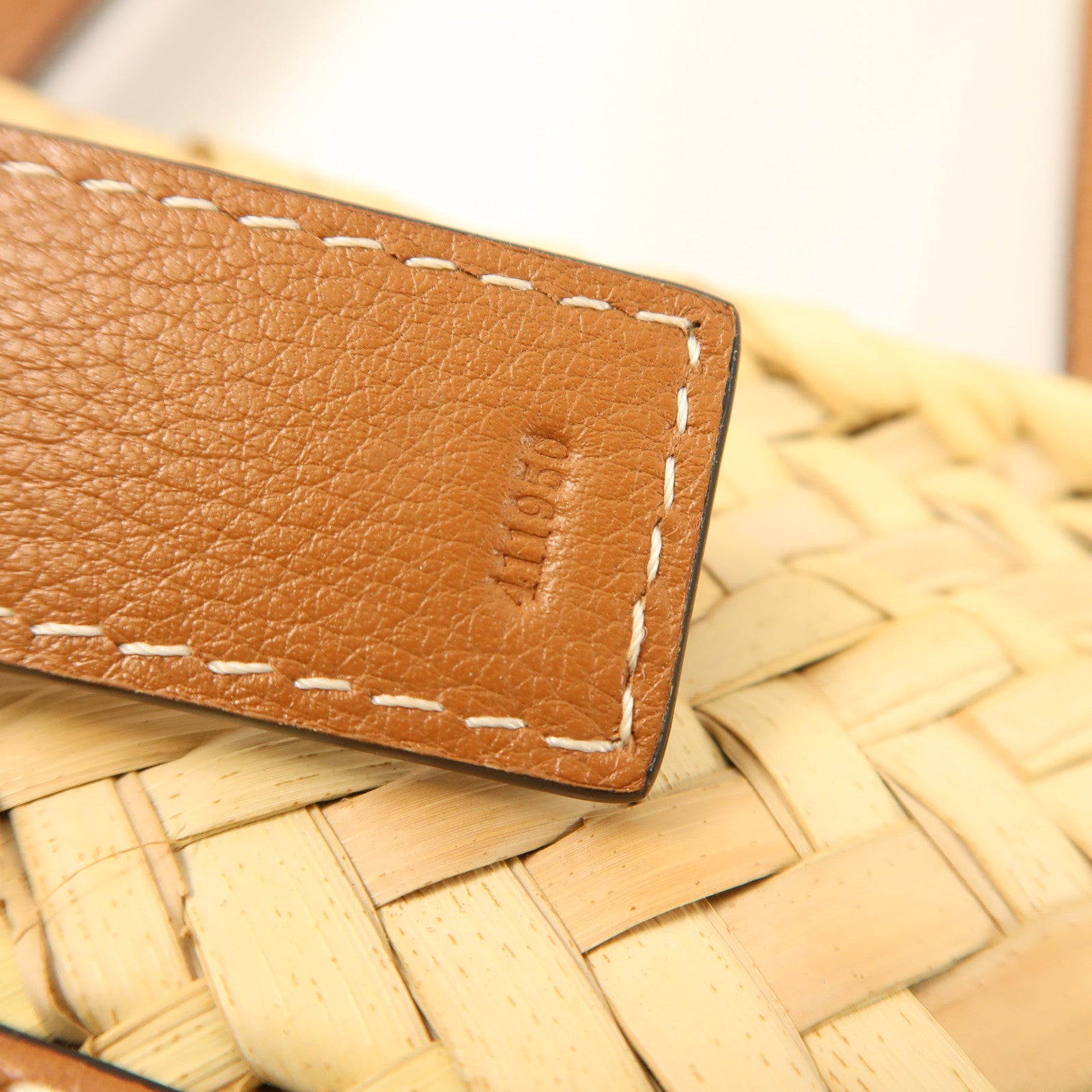 LOEWE Raffia Leather Trimmed Basket Bag銀扣肩背袋