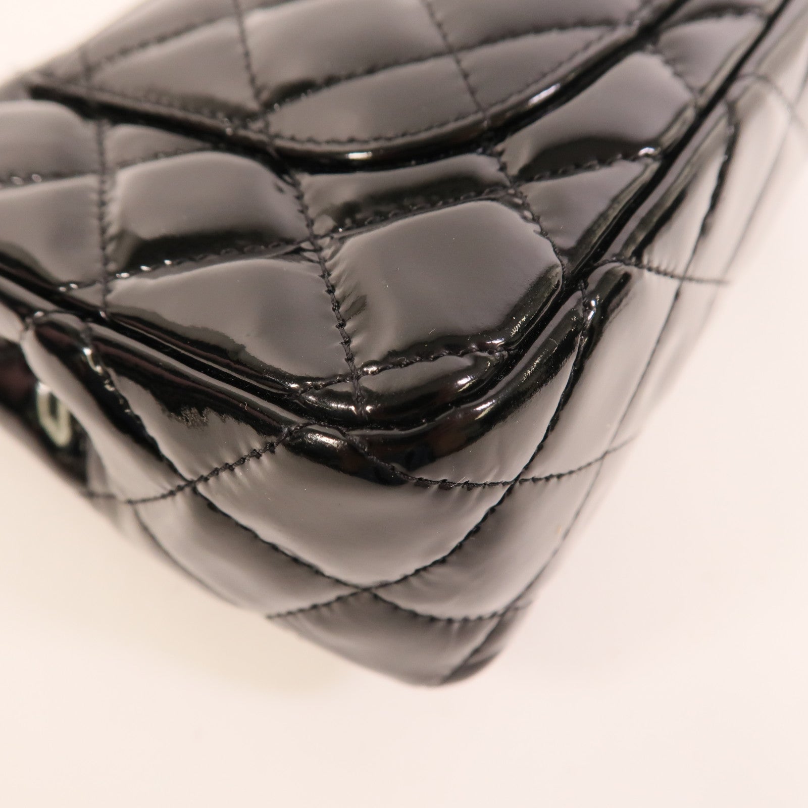CHANEL 漆皮皮革Mini Classic 20鏈帶肩背袋