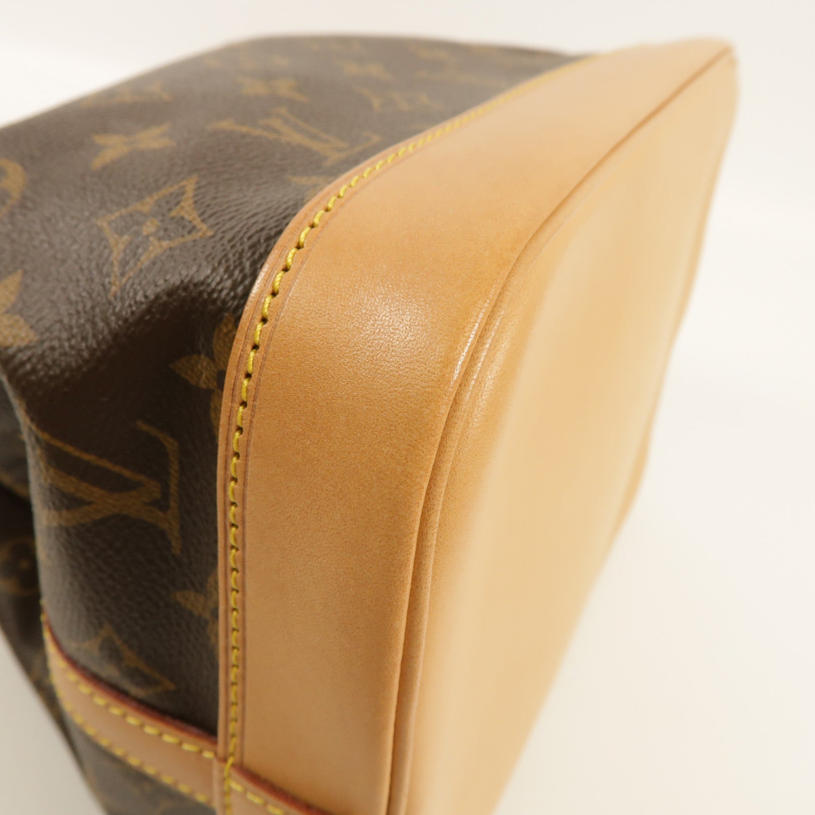 LOUIS VUITTON Monogram Petit Noe金扣肩背袋