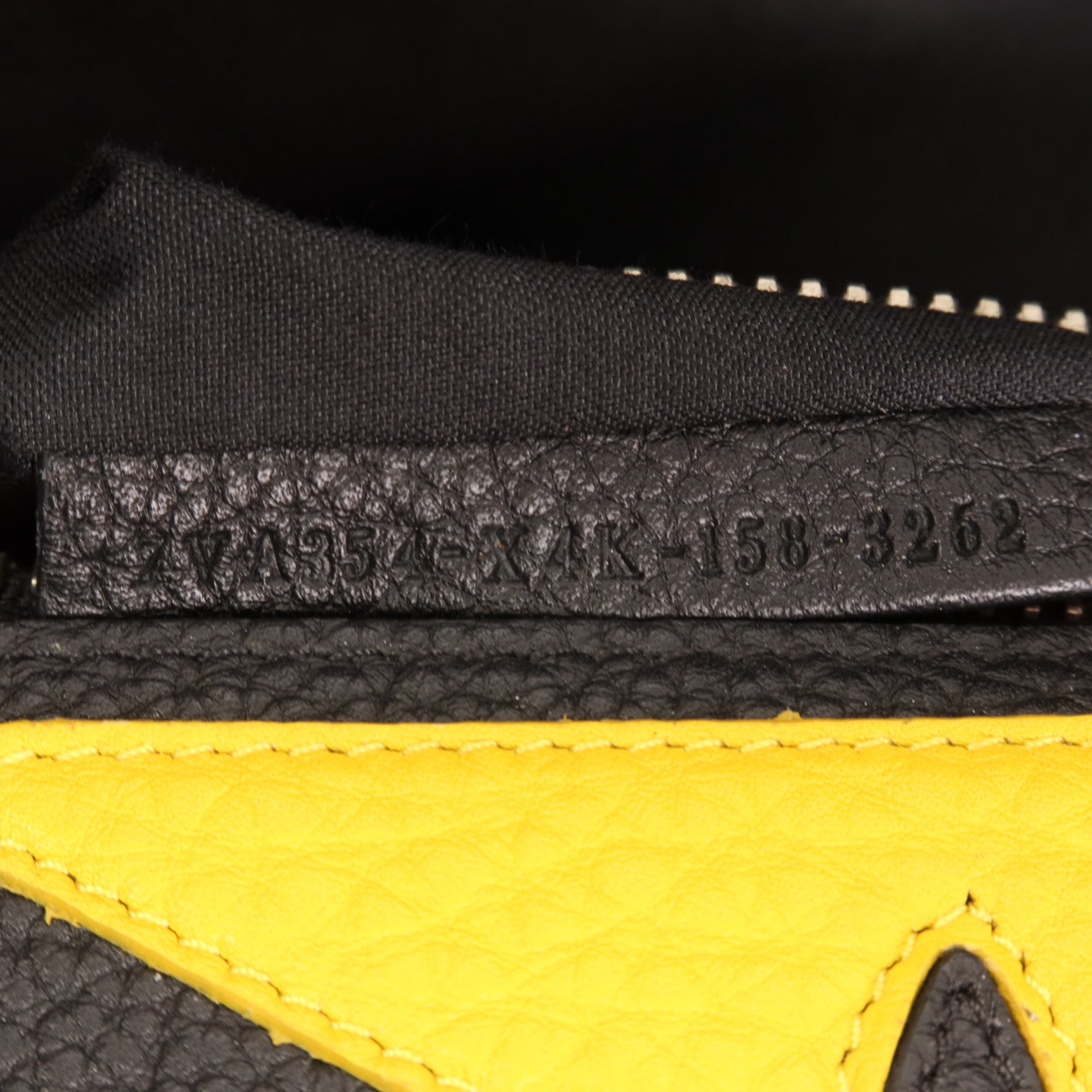 FENDI 牛皮皮革Peekaboo Monster Bugs Eye銀扣手挽肩背兩用袋