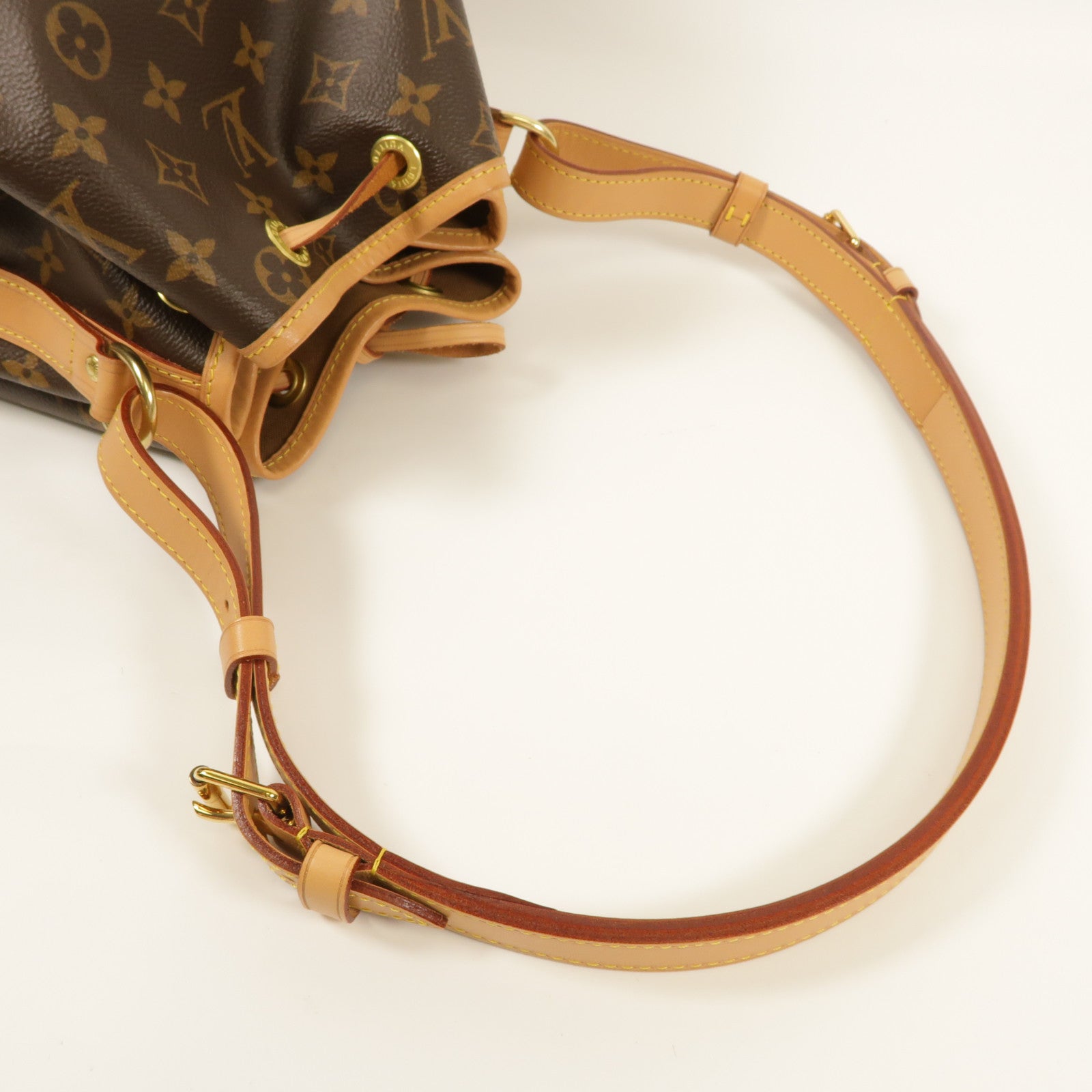LOUIS VUITTON Monogram Petit Noe金扣肩背袋
