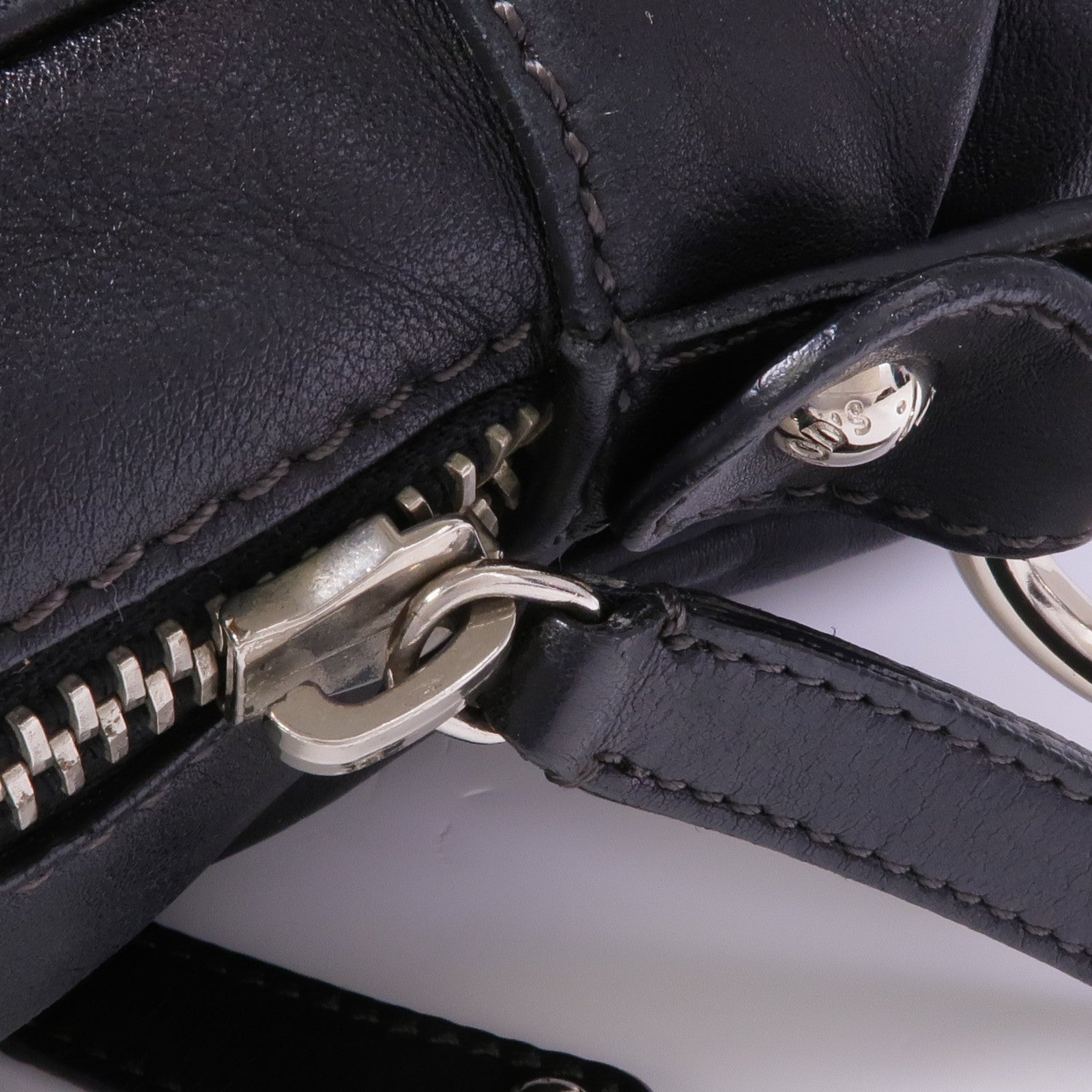 TOD'S 牛皮皮革Shoulder Bag銀扣肩背袋